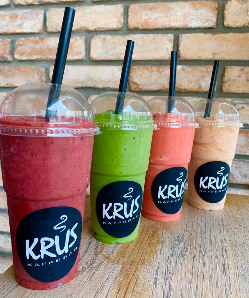 fire sorter smoothie hos Krus kaffebar i Namsos