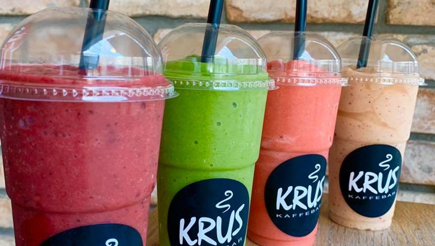 fire sorter smoothie hos Krus kaffebar i Namsos