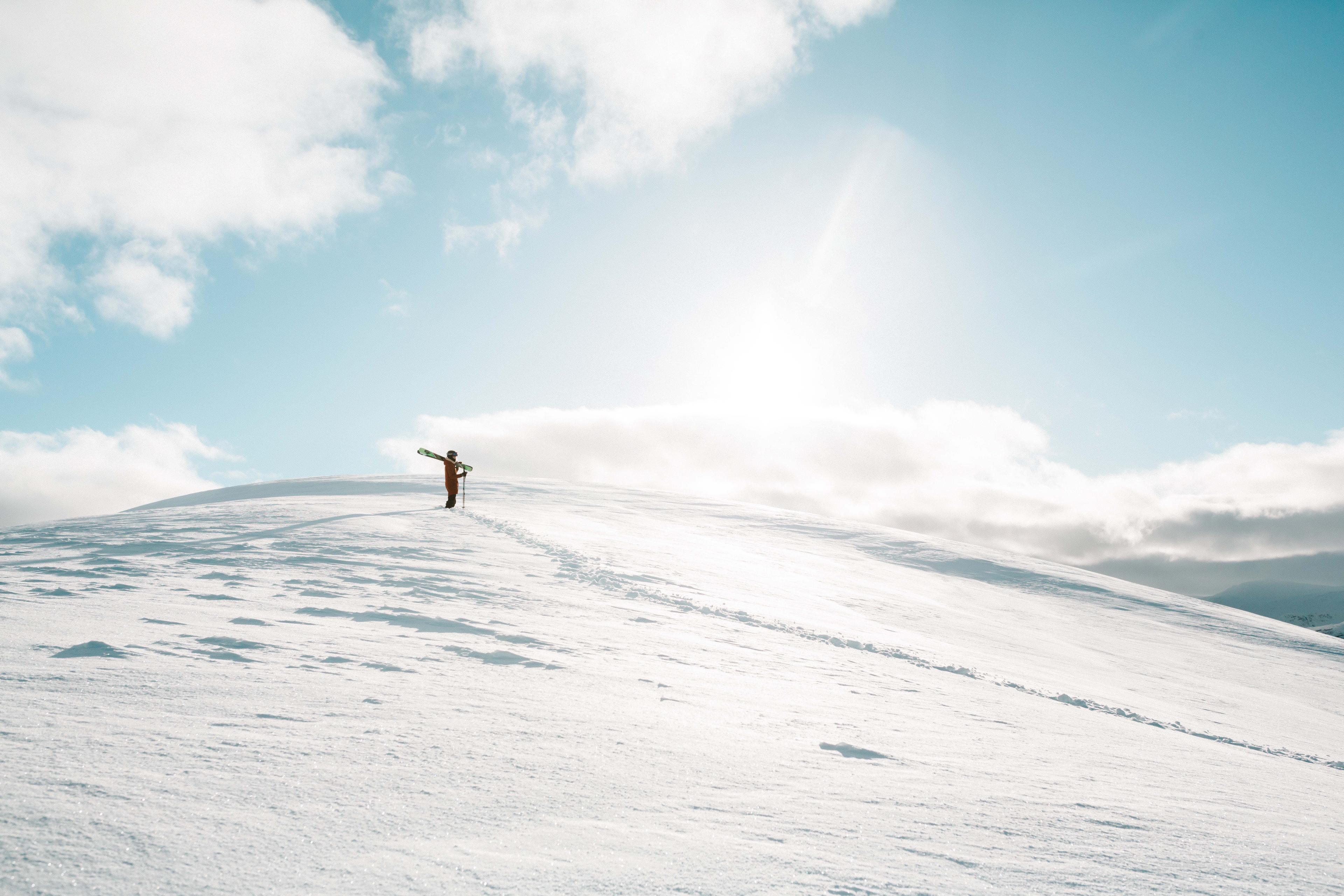 Ski touring to Gulkoppen mountain