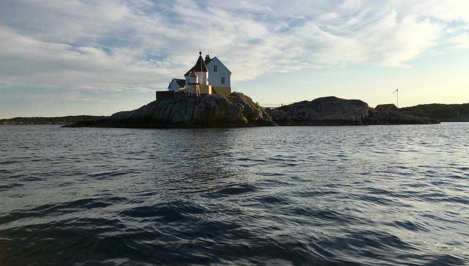 Saltholmen fyr Lillesand sett fra båt