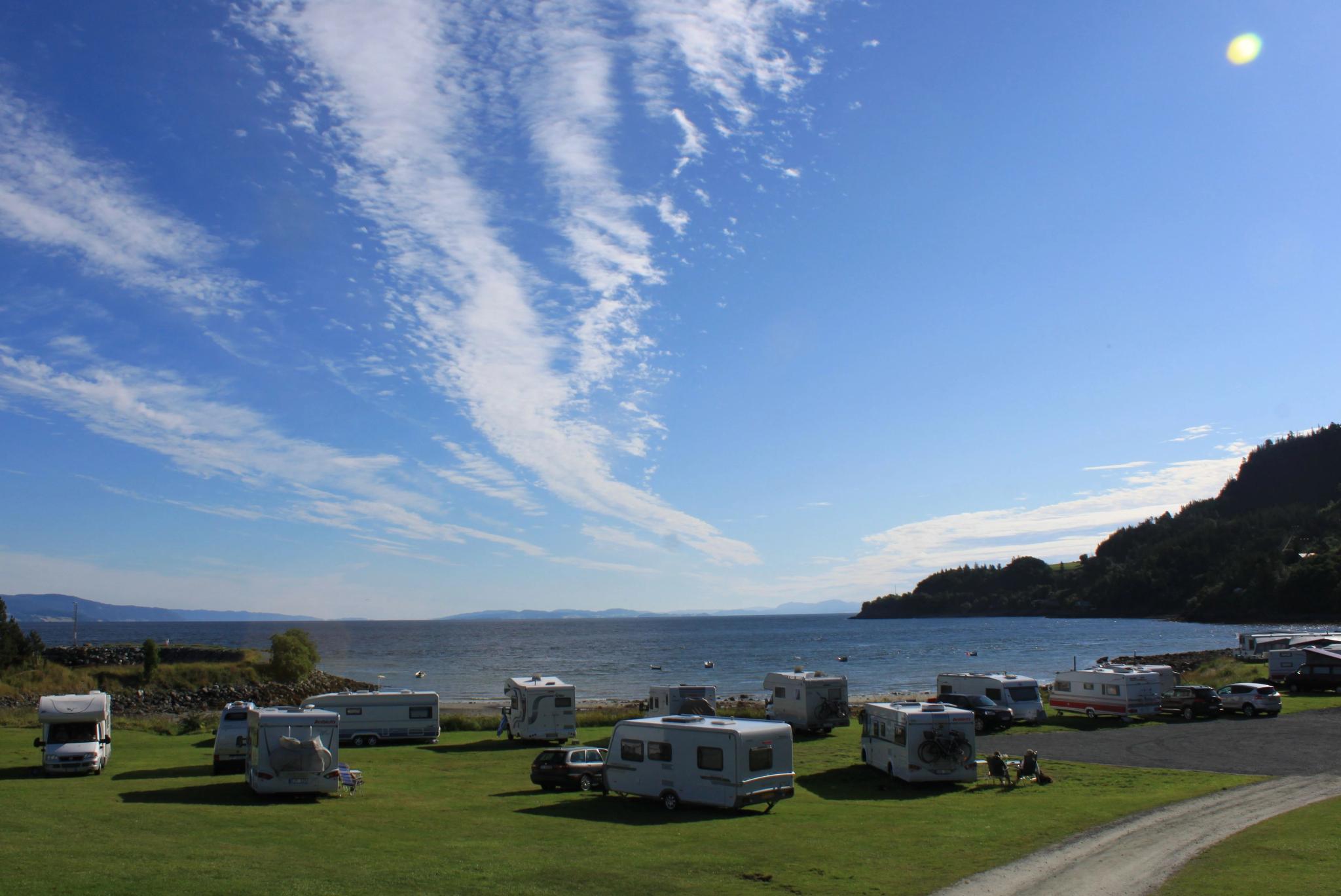 Ligger idyllisk til ved Trondheimsfjorden