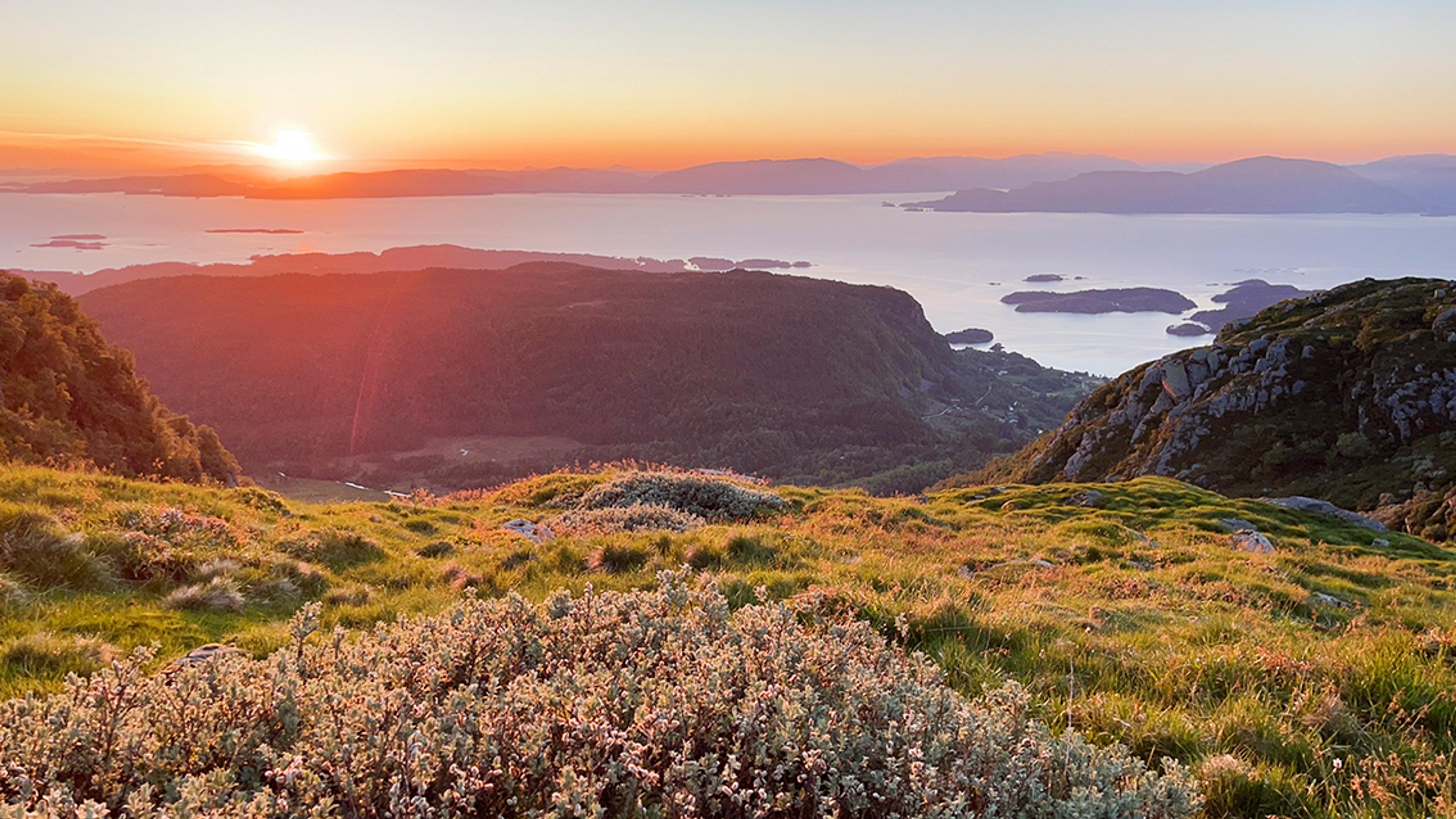 Turen opp til Tysnessåto er ei oppleving - det same er utsikten som møter deg når du når toppen!