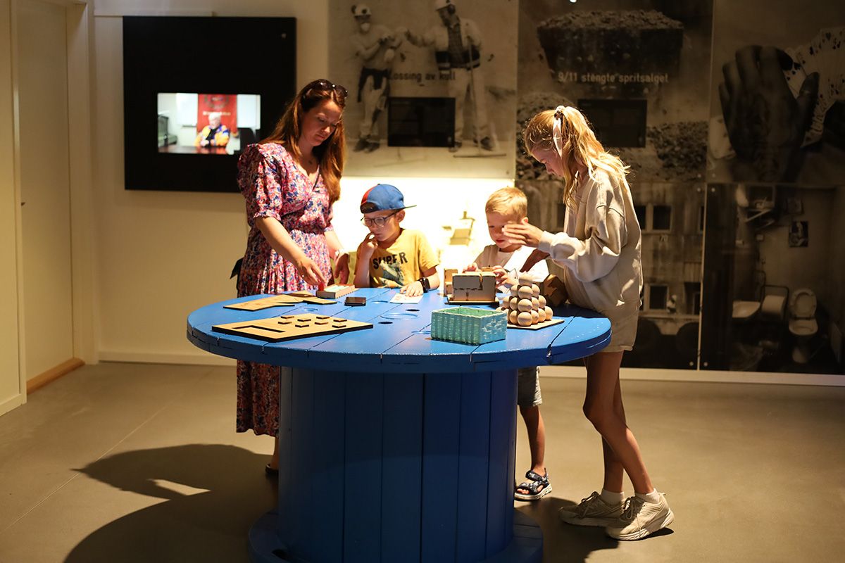 barn leker på DuVerden sjøfartsmuseum + vitensenter i Porsgrunn