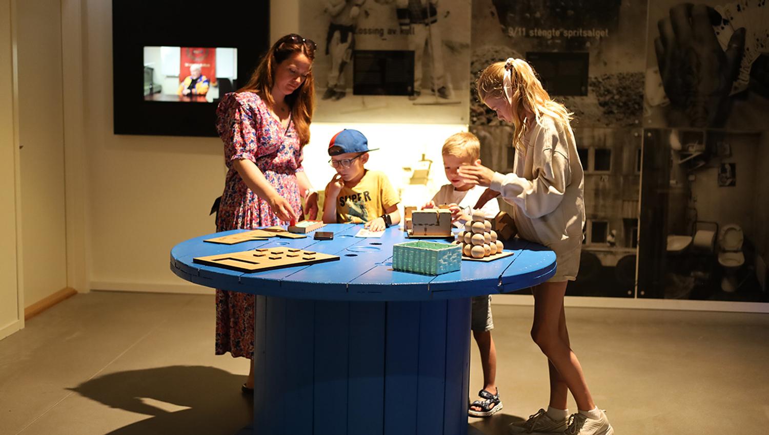 barn leker på DuVerden sjøfartsmuseum + vitensenter i Porsgrunn