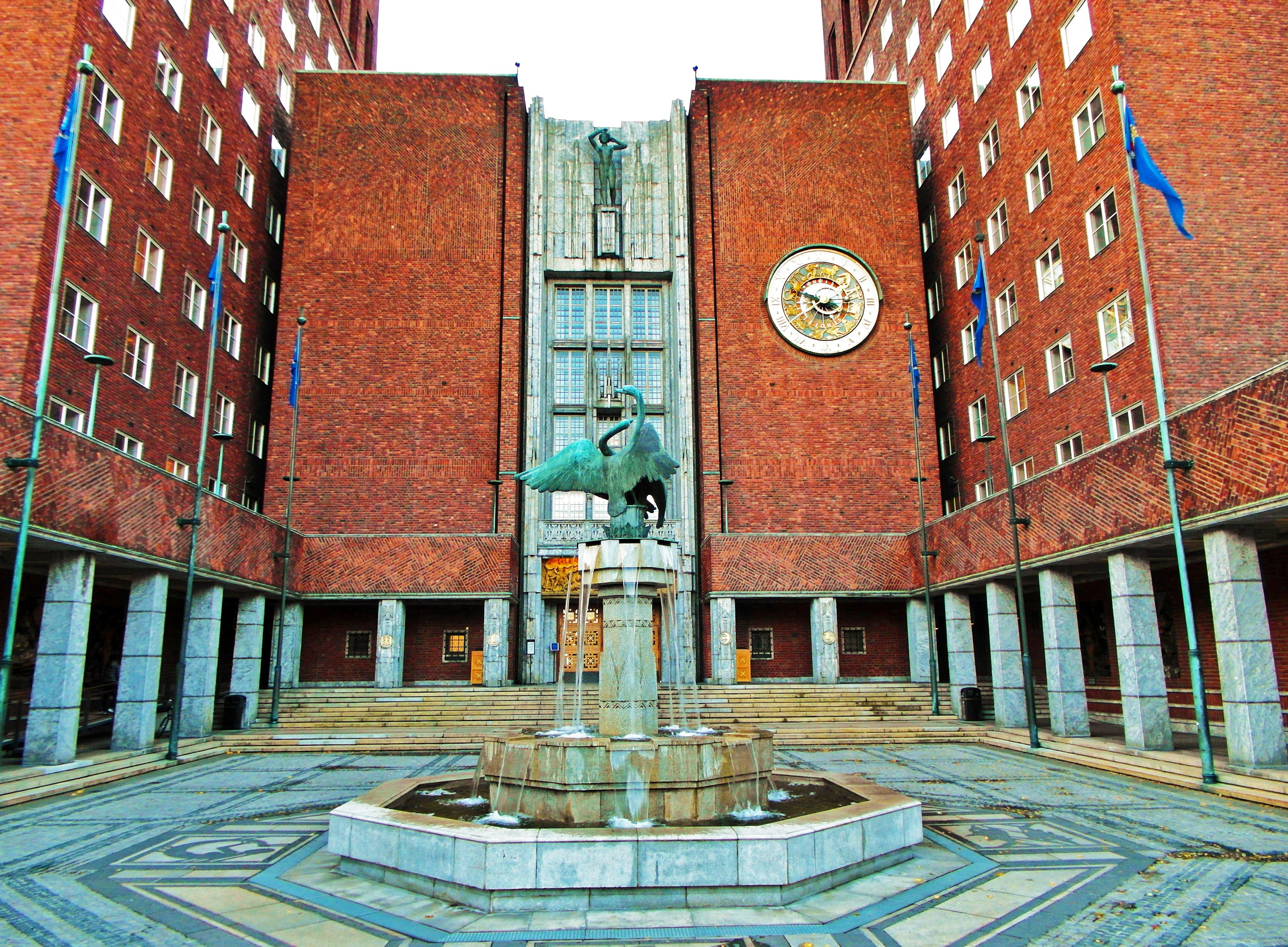 the fountain in front of the main entrance to Oslo City Hall