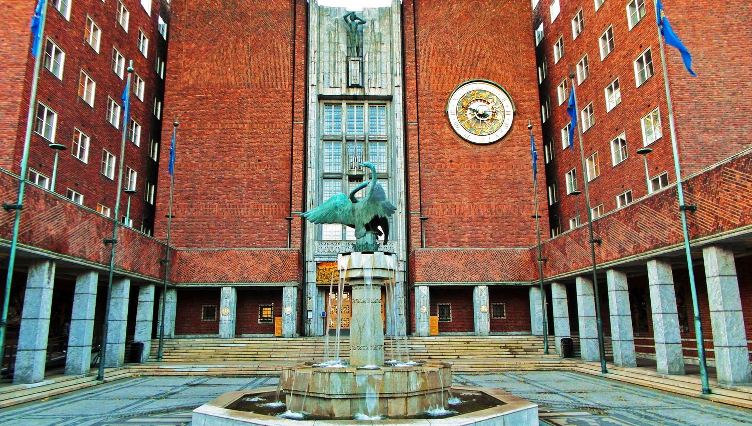 the fountain in front of the main entrance to Oslo City Hall