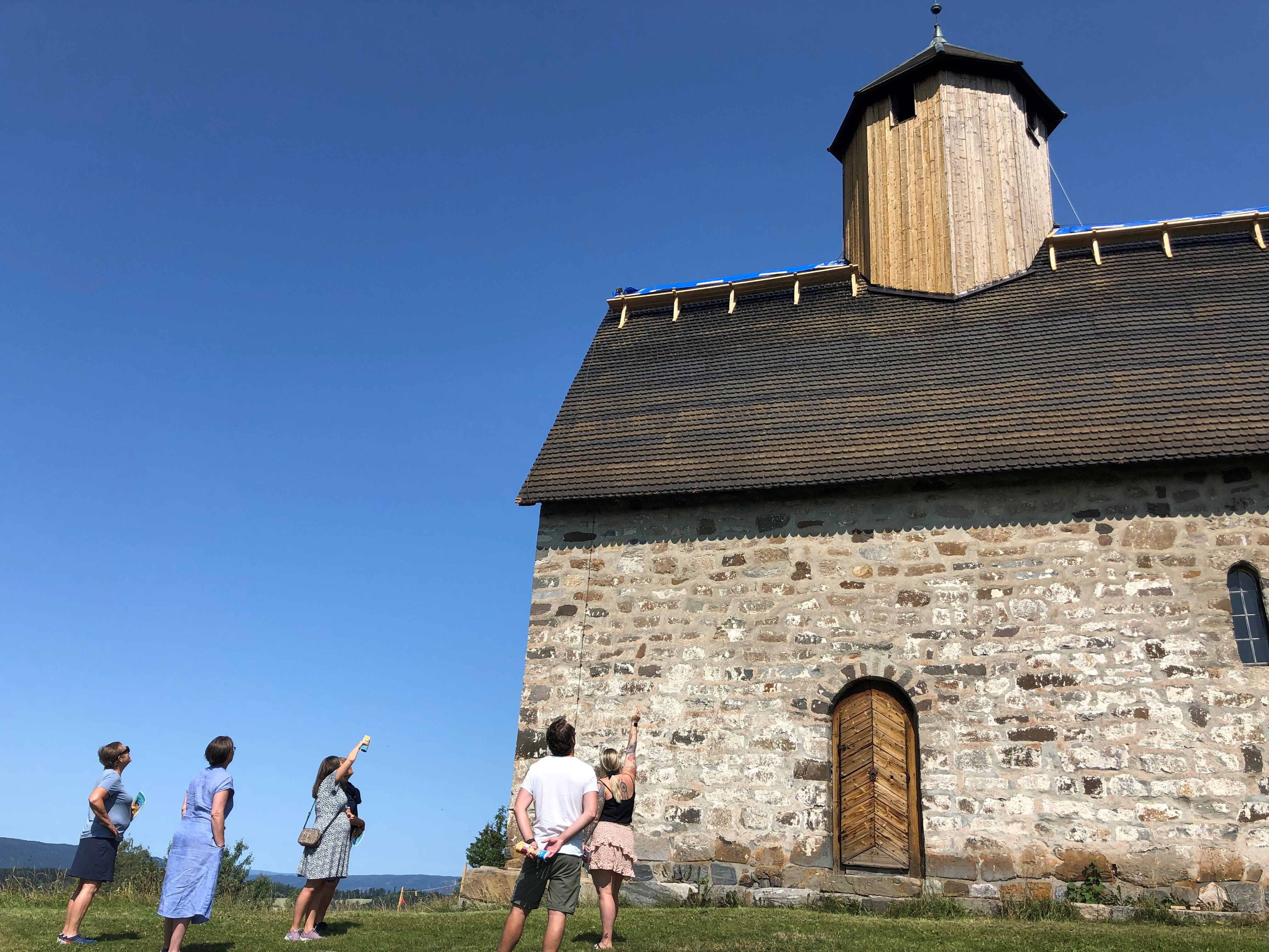 Gamle Tingelstad Kirke i Gran Kommune fra 1220. Omvisning.