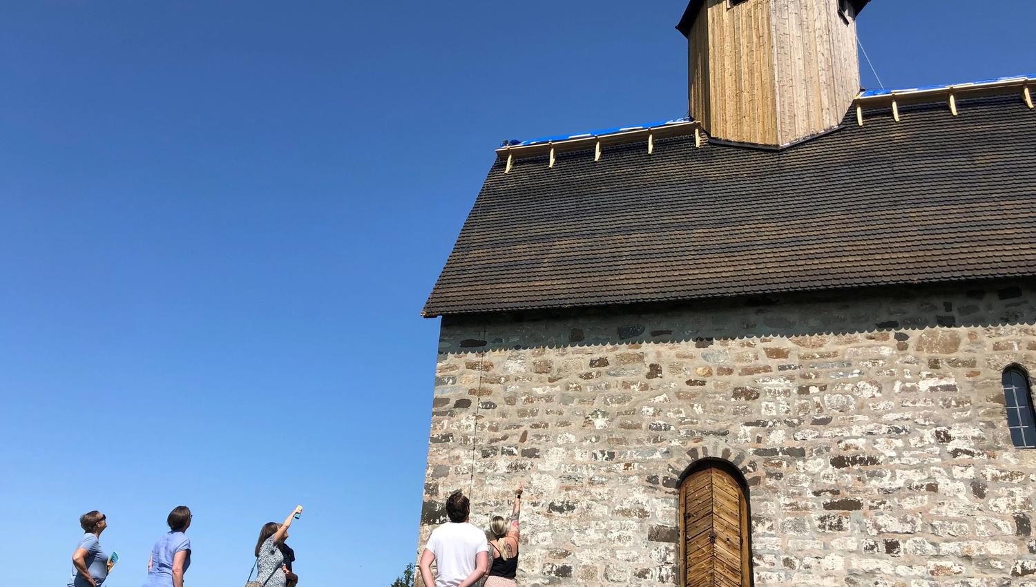 Gamle Tingelstad Kirke i Gran Kommune fra 1220. Omvisning.