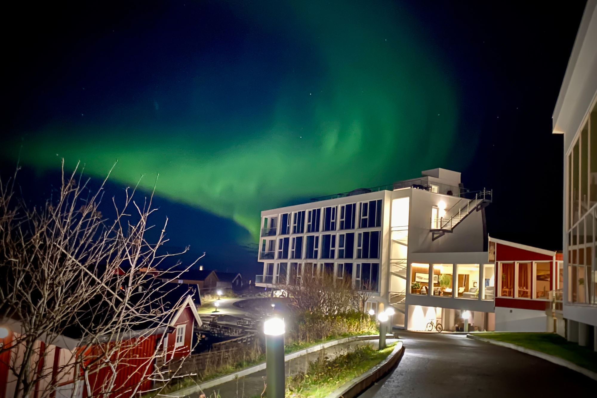 Nordlys over Lovund Hotell