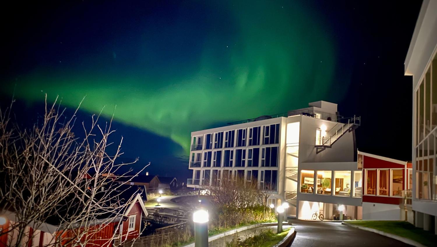 Nordlys over Lovund Hotell