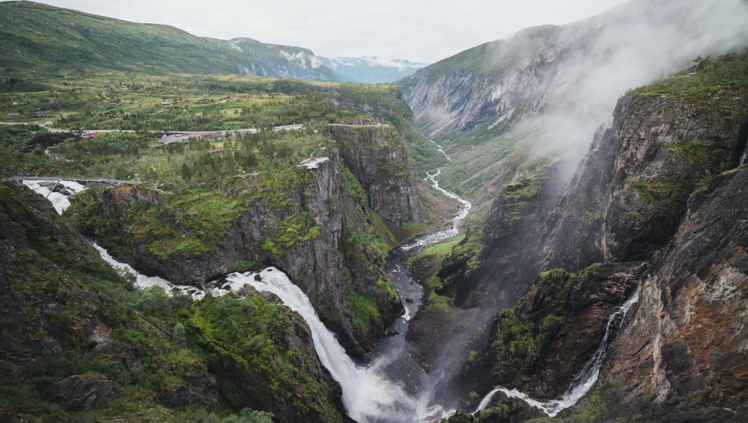 Vøringsfossen og Måbødalsjuvet i bakgrunnen.