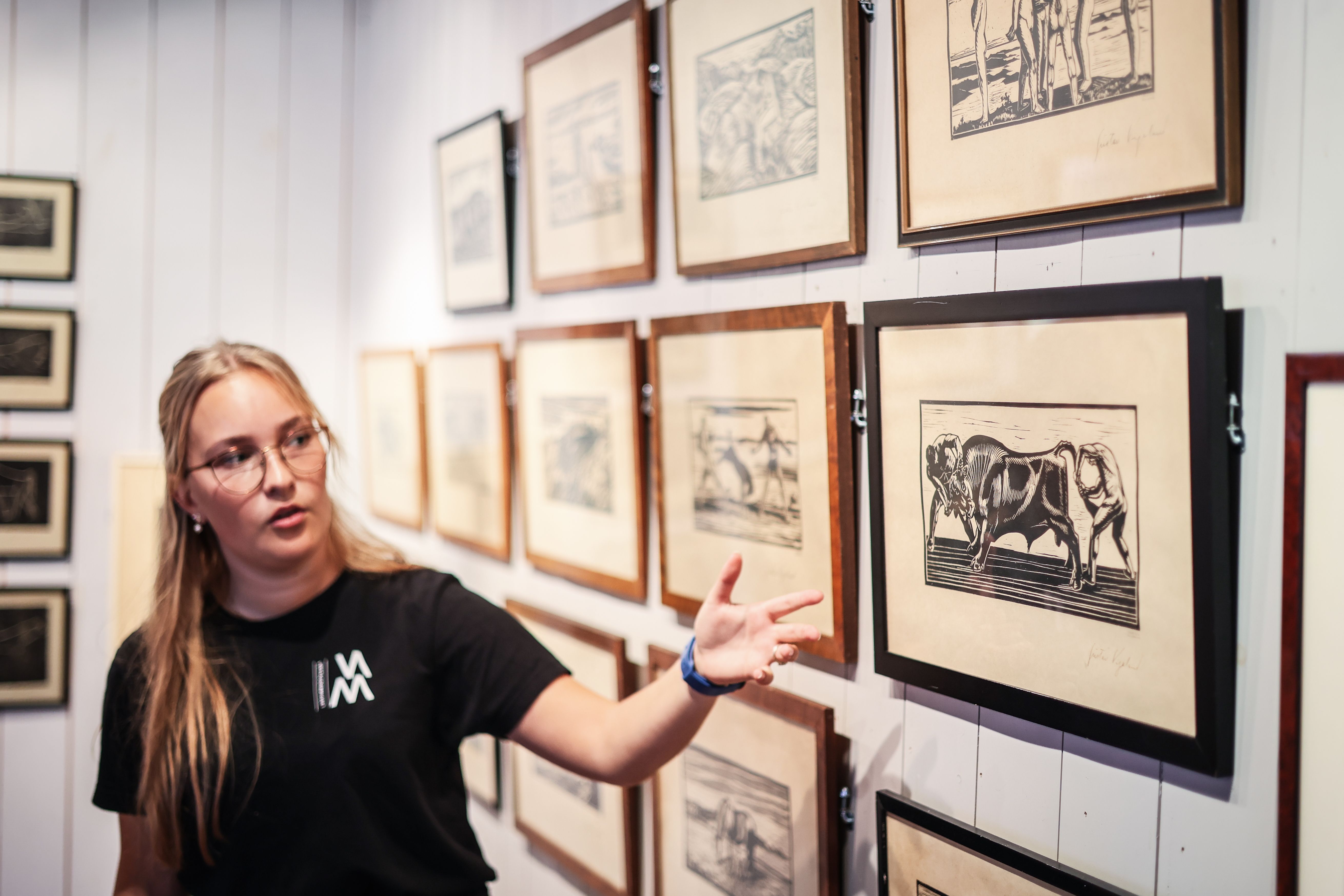 Guiden viser et bilde basert på skulpturen «To menn holder en okse" av Gustav Vigelands. (Den ene mannen står bak og holder oksen i halen. Den andre står foran og holder den i hornene.)