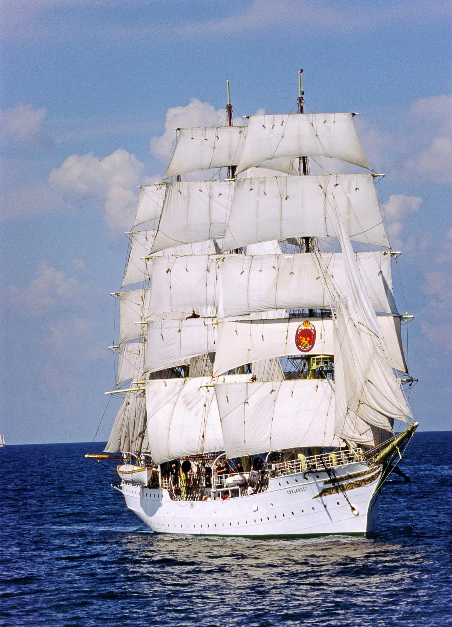 Fullriggeren Sørlandet for fulle seil