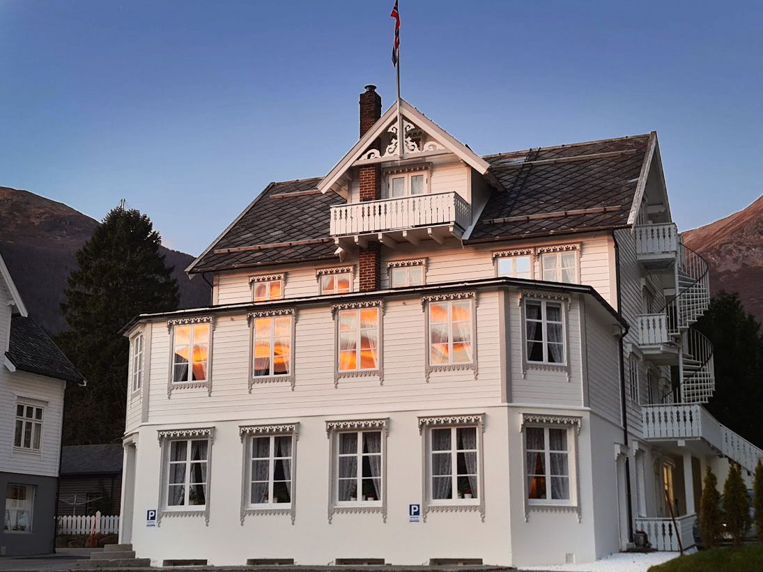 Hotellet i solnedgang
