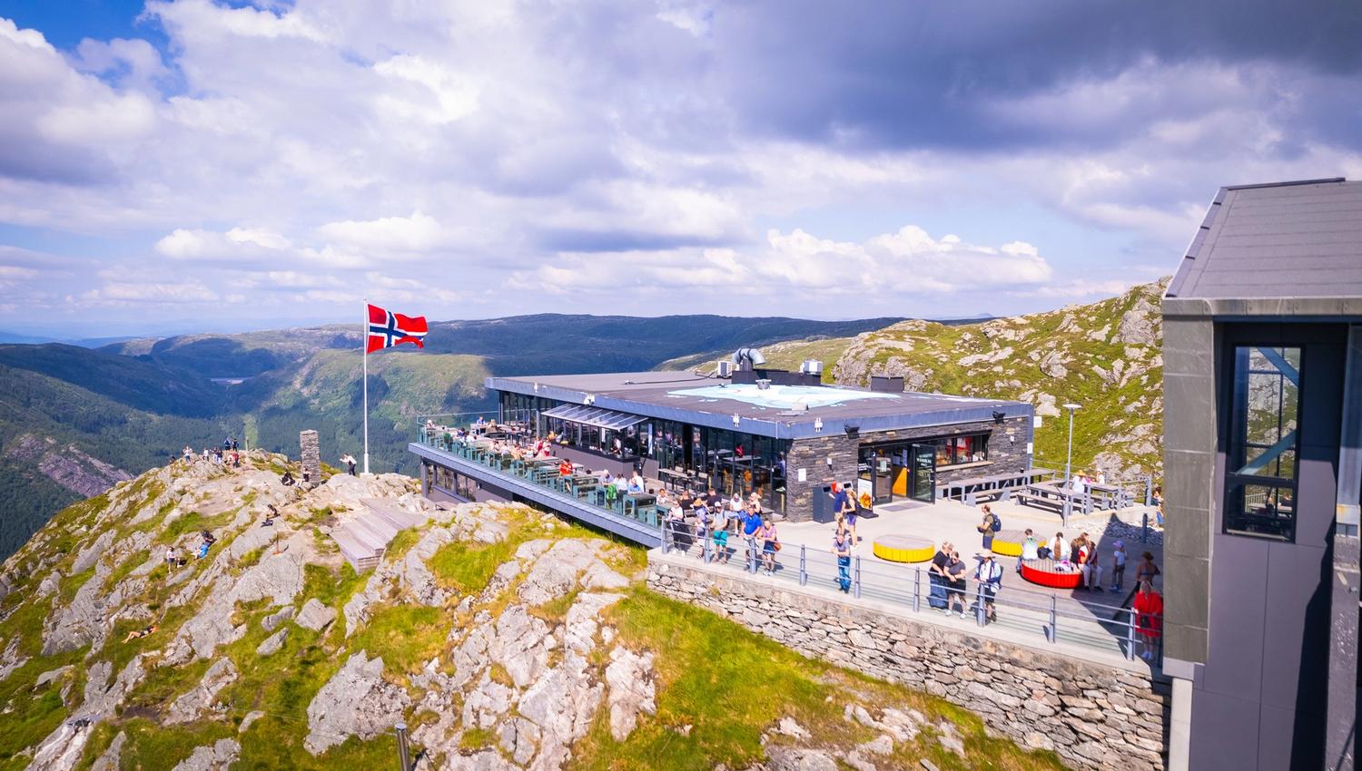 Terrassen med utsikt og Vidden i bakgrunnen