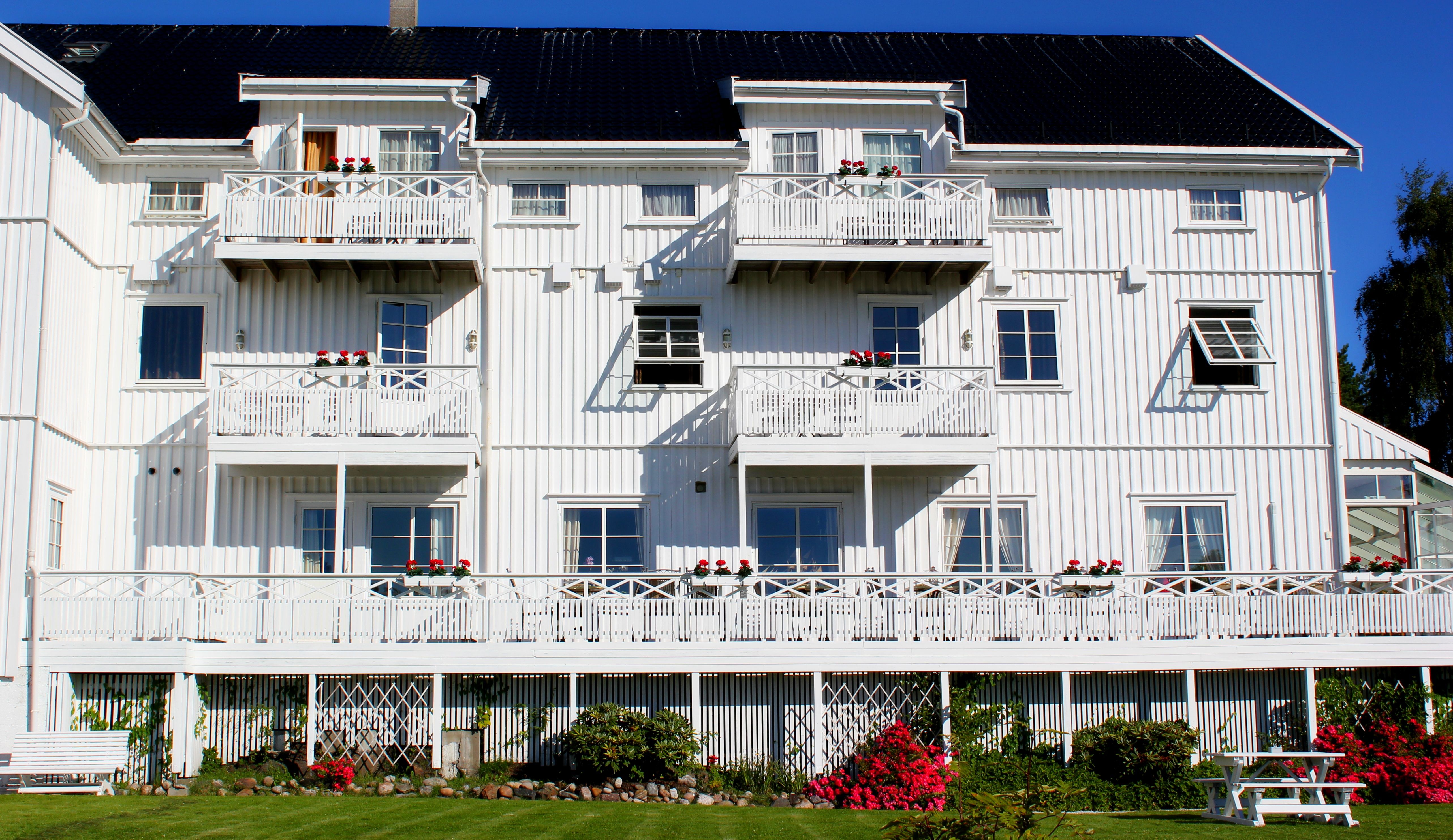 Arendal Herregaard Spa & Resort fasade ut mot hagen