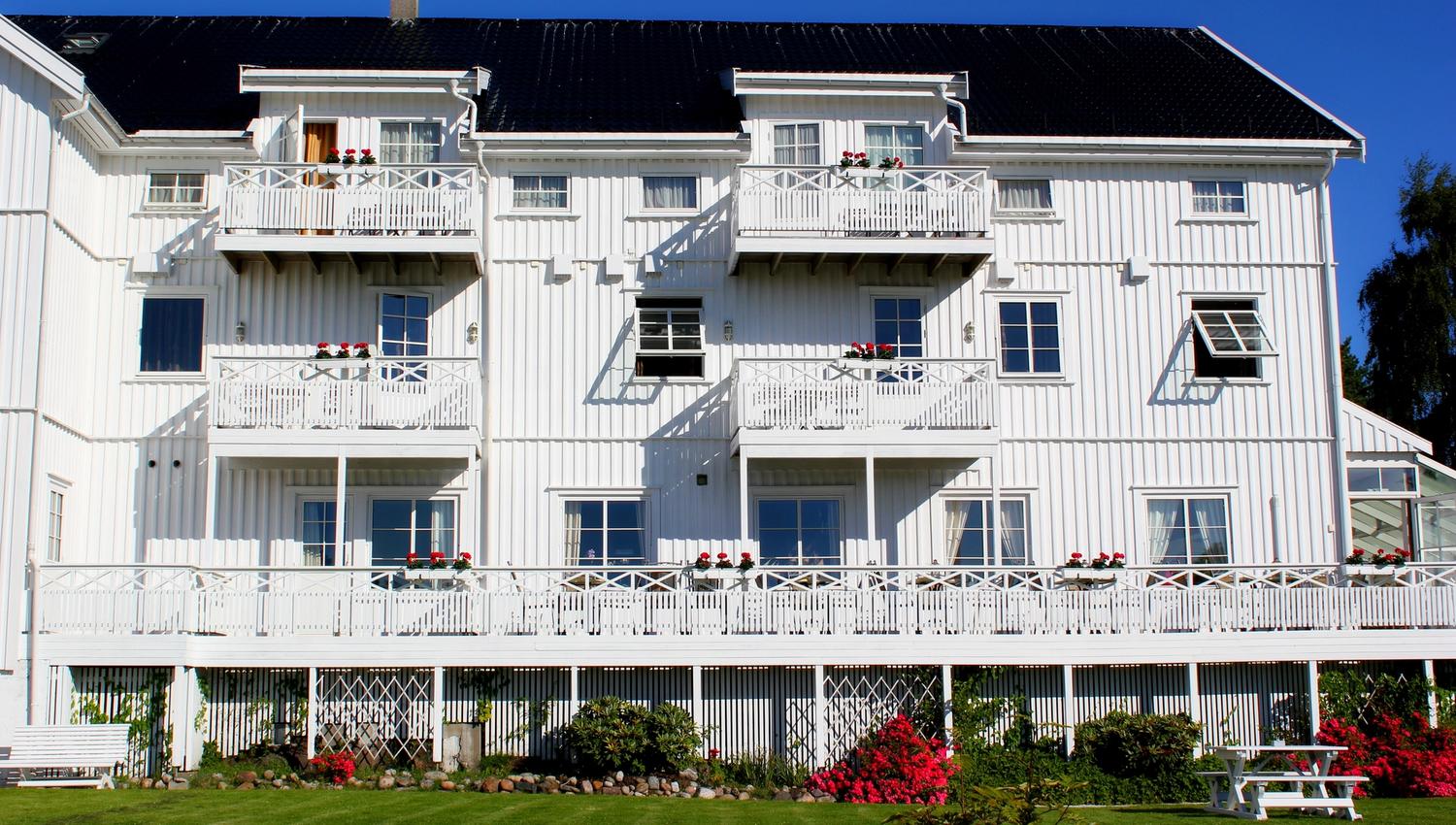 Arendal Herregaard Spa & Resort fasade ut mot hagen