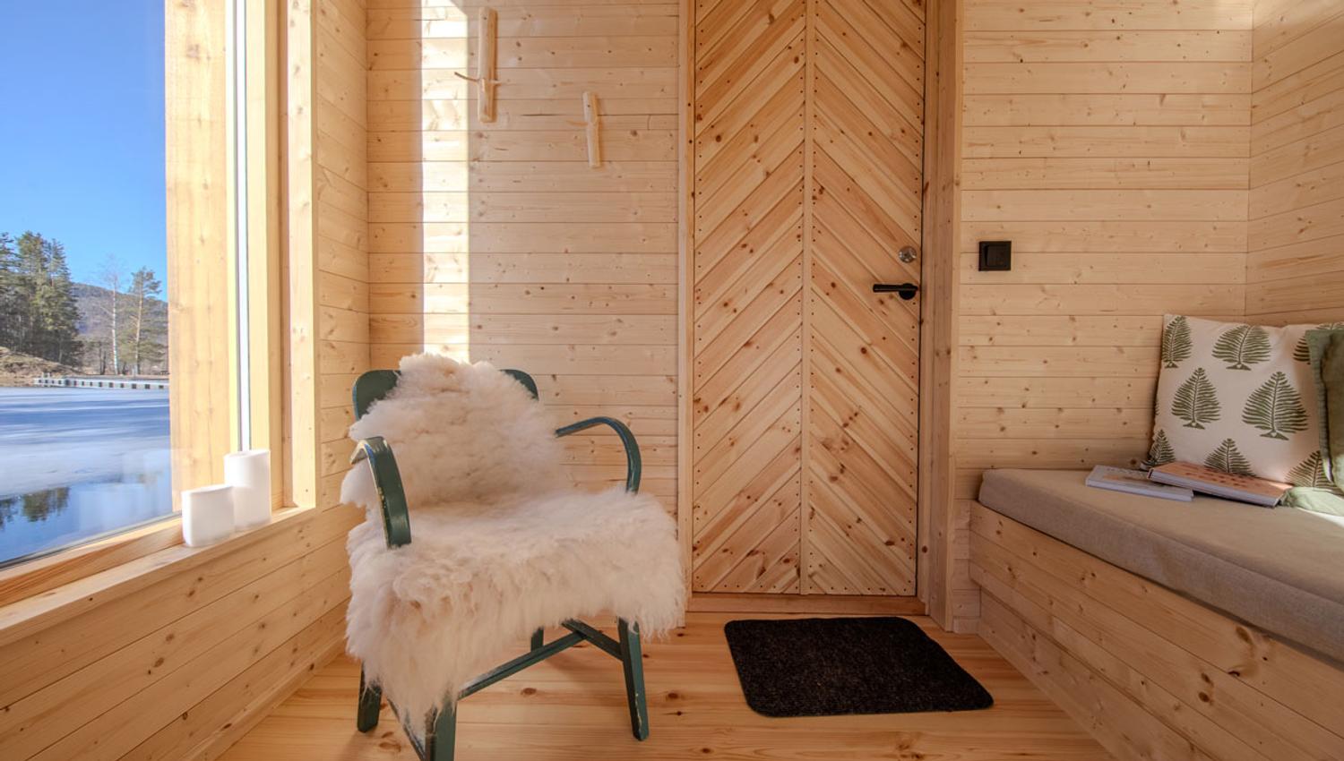 koselig sittekrok på Skogens rom Sauna