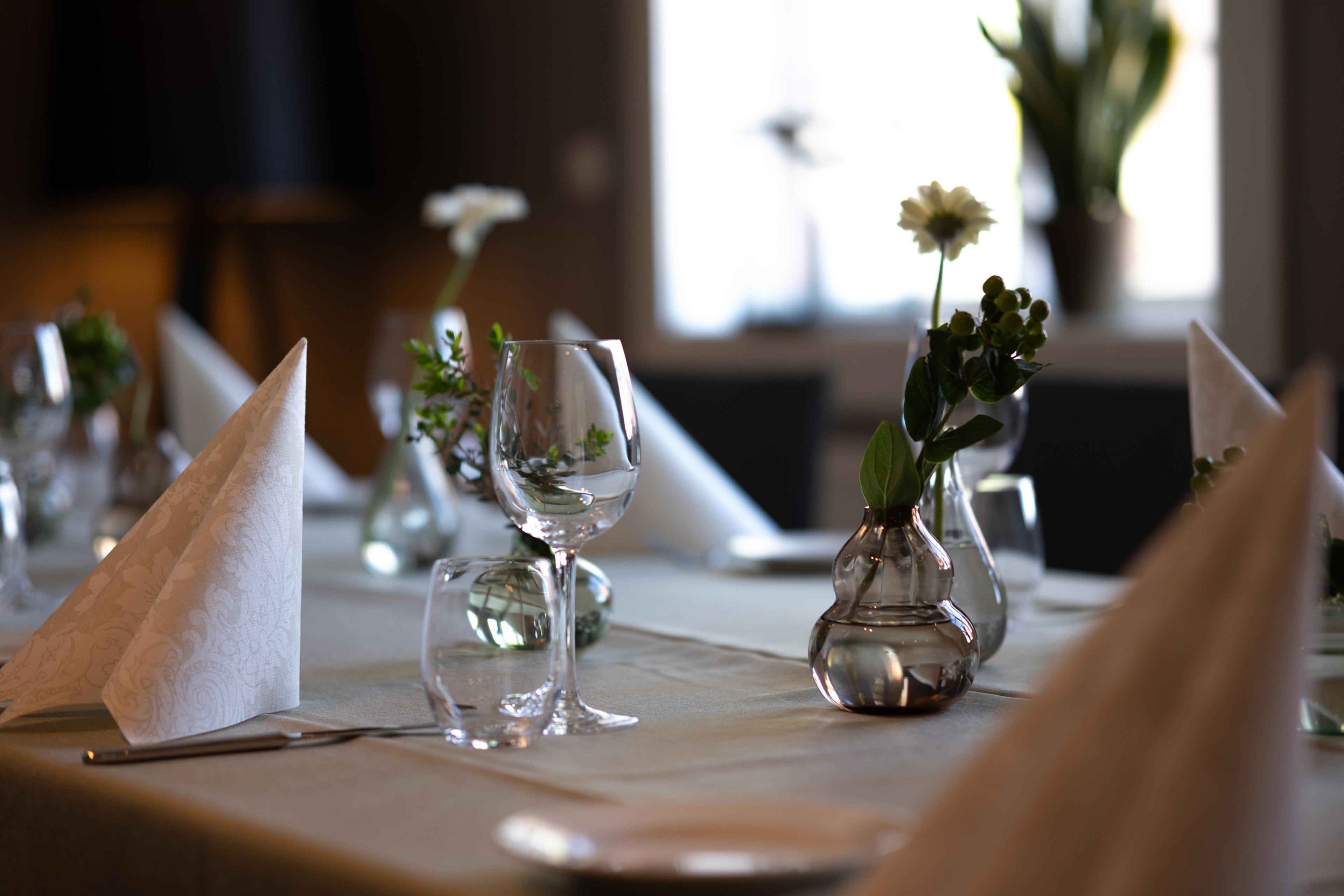Dekket bord hos Granavolden Hotel & Gjæstgiveri