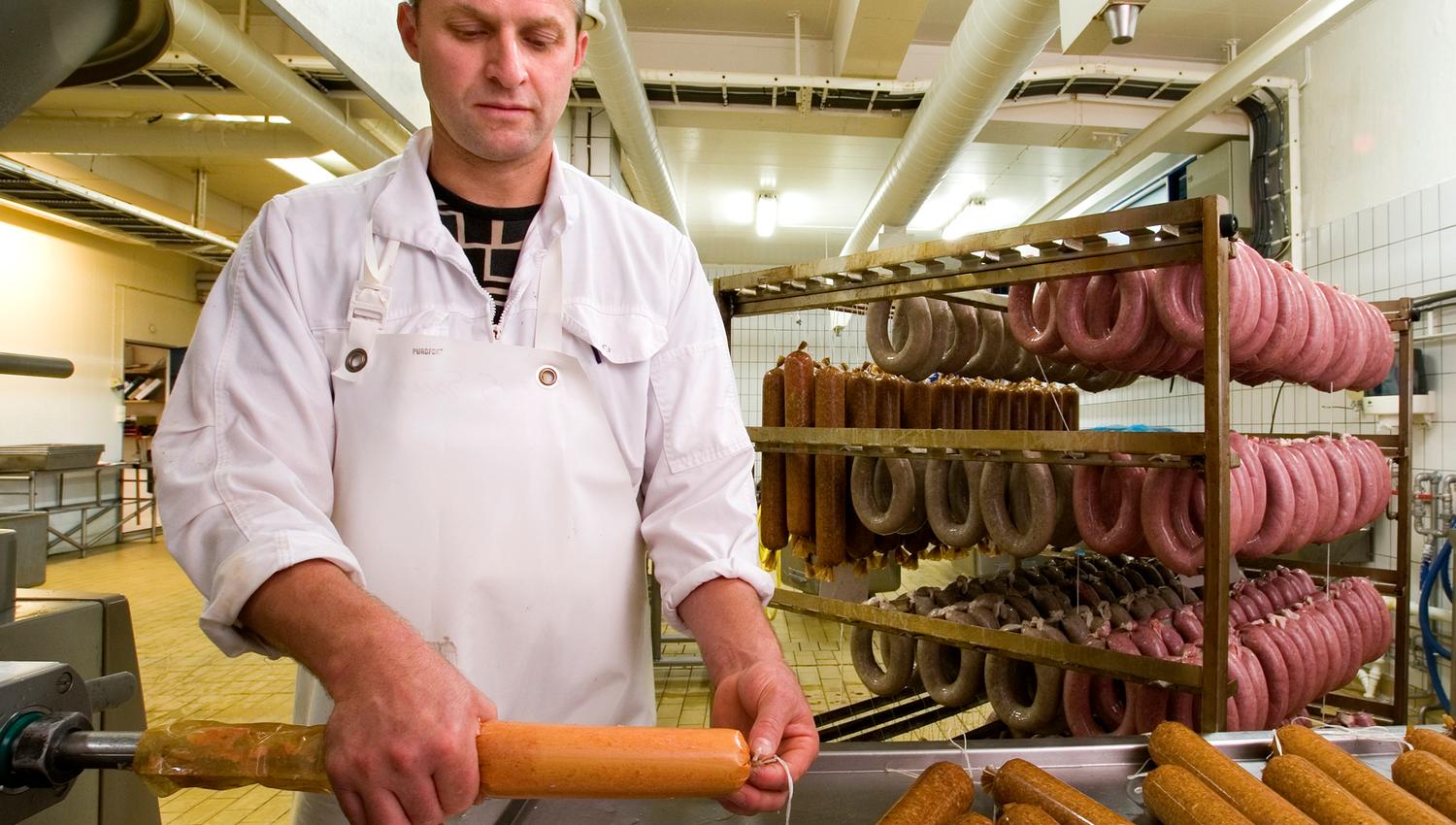 Inderøy butchery shop pølseproduksjon