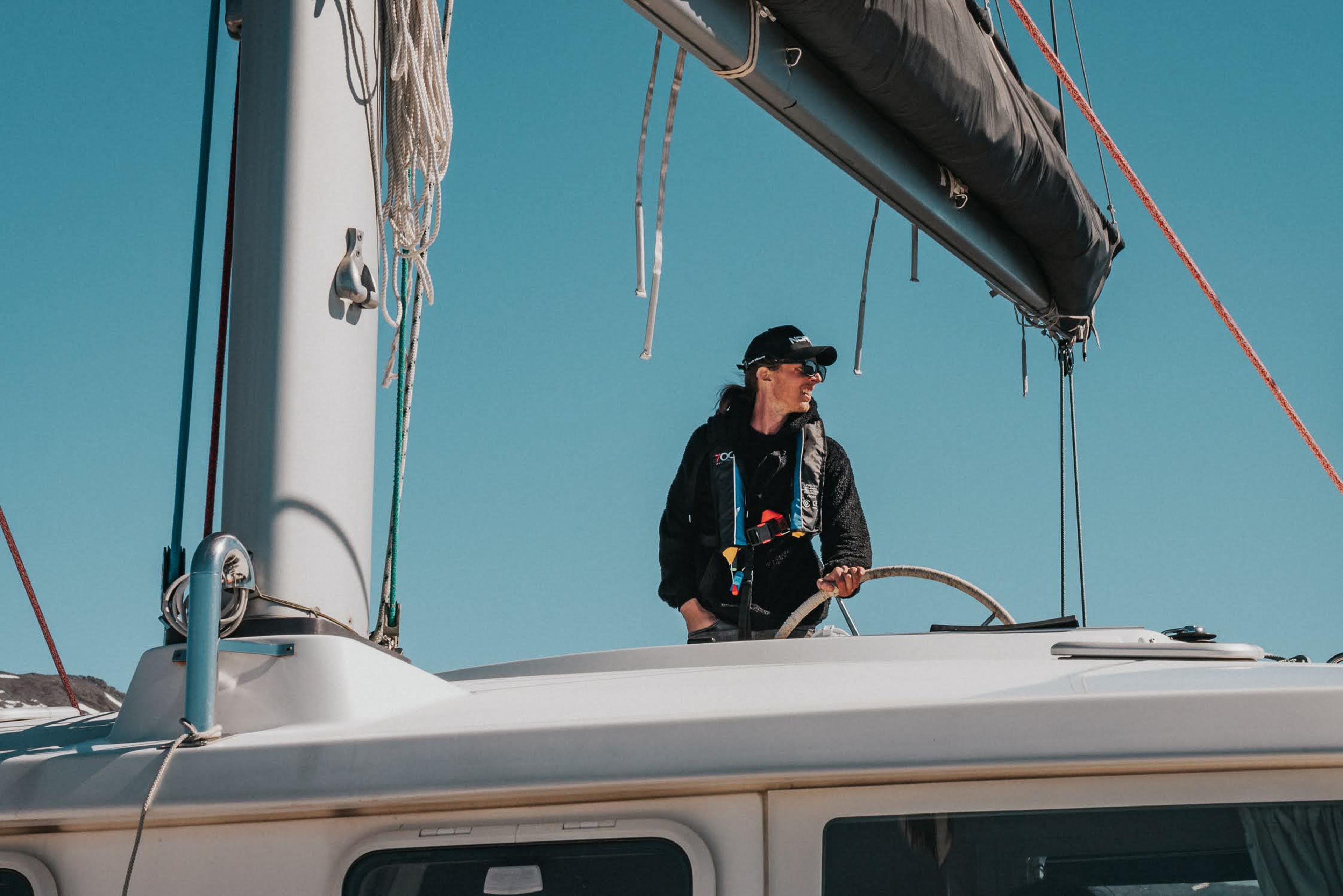 Lofoten: Sail to Explore Henningsvær