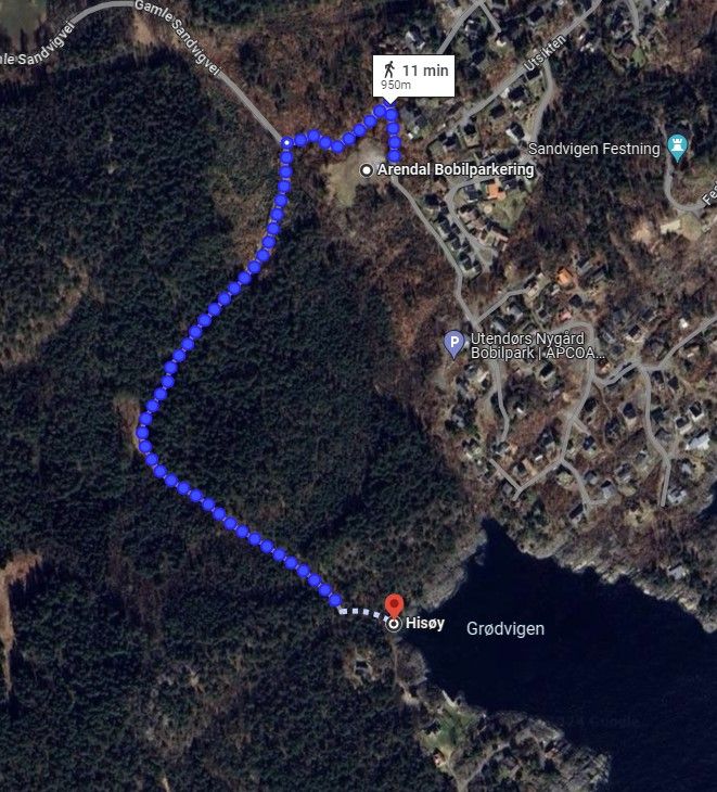 Skogssti ned til strand i Grødevigen fra Arendal Bobilparkering