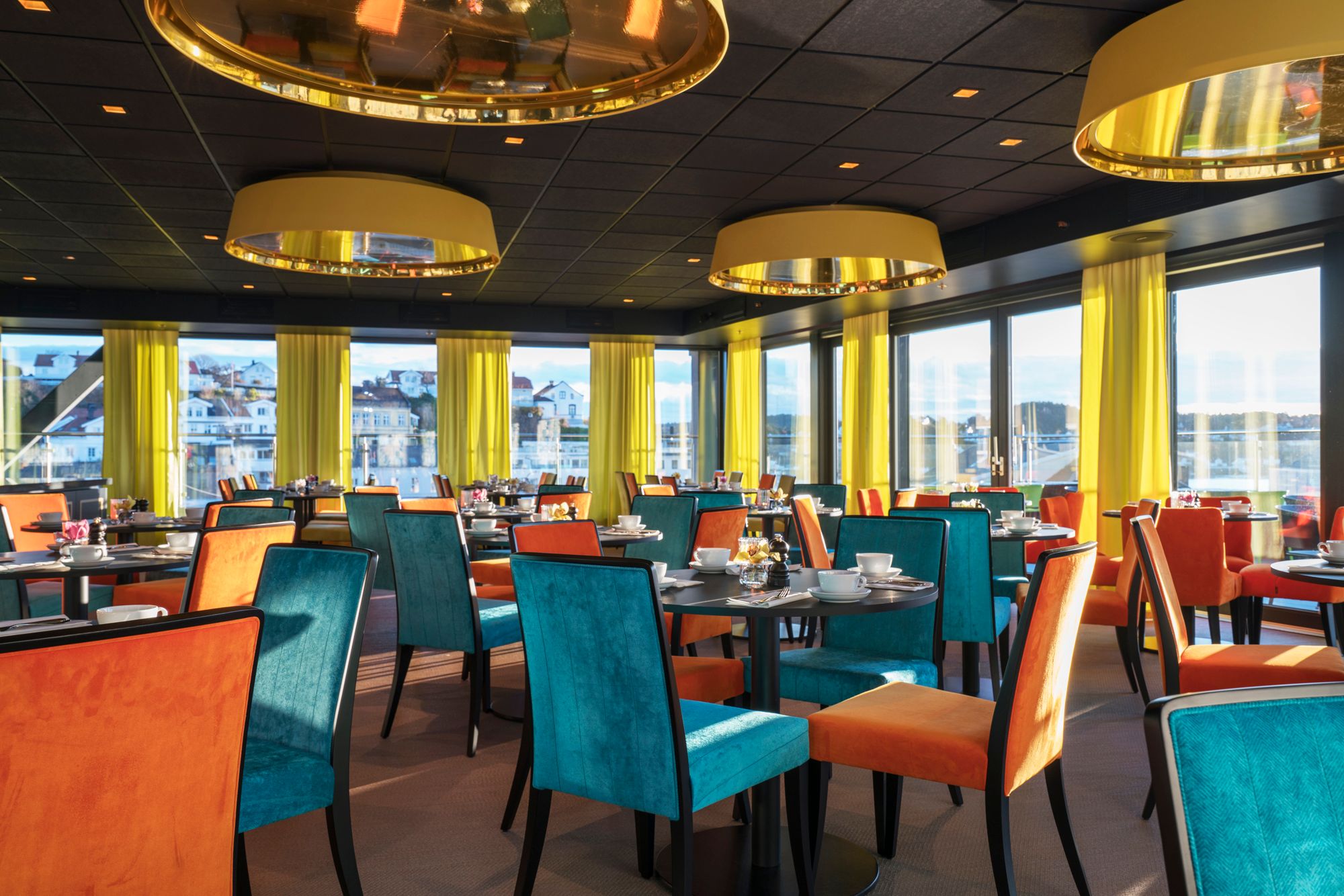 Restaurant with special lamps at Thon Hotel Arendal