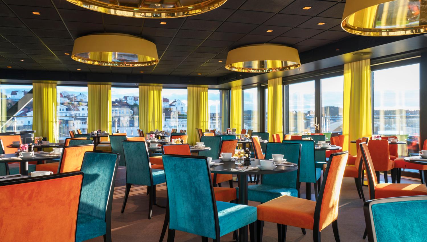 Restaurant with special lamps at Thon Hotel Arendal