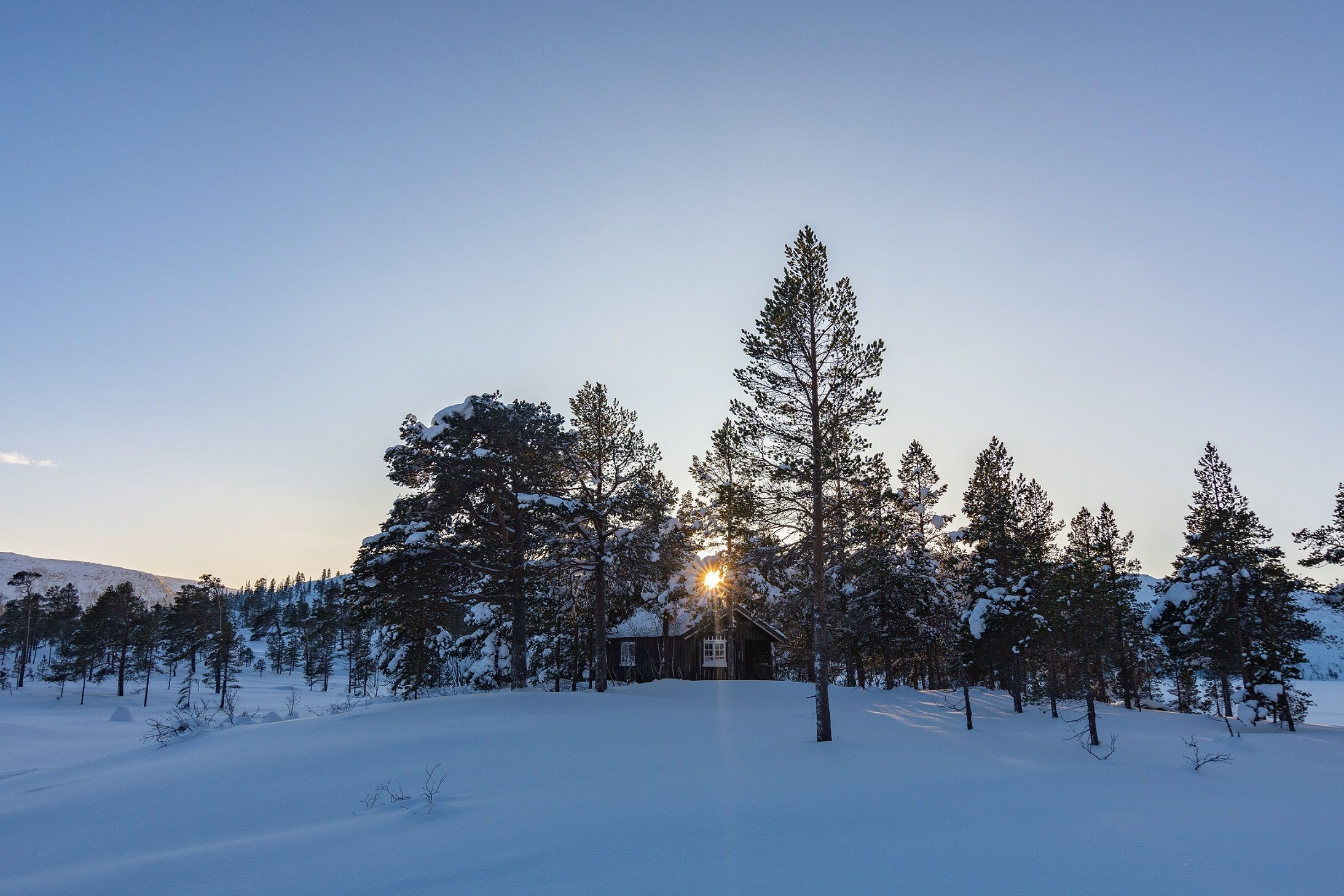 Kvernsjøhytta i vinterlandskap