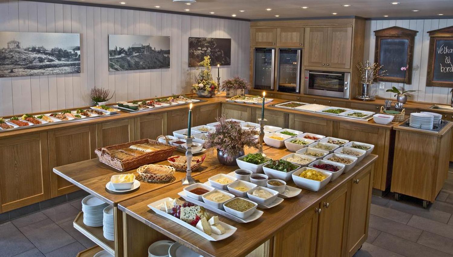 Buffet på Rustad Hotell & Fjellstue
