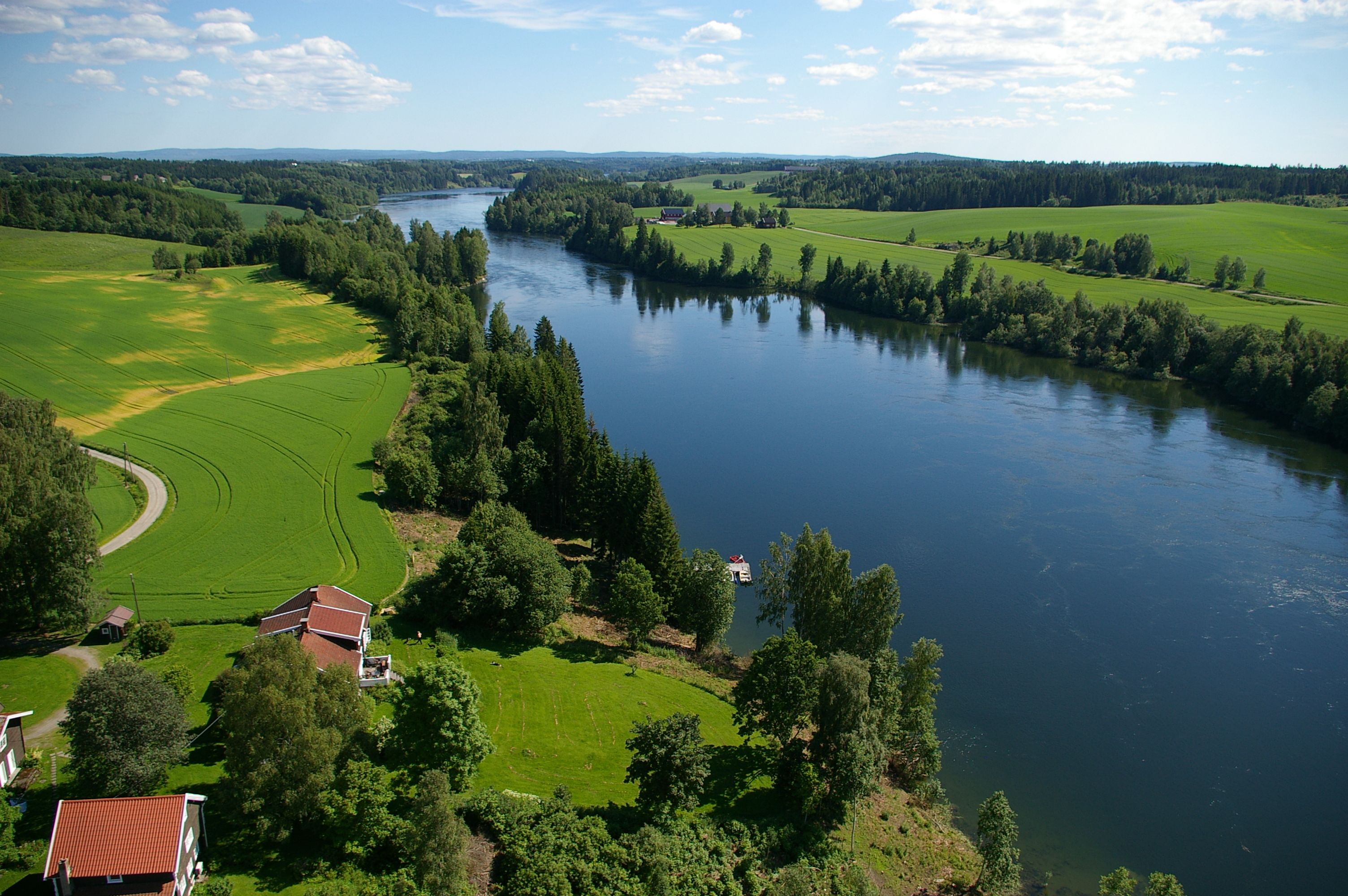 HUser gård sett fra lufta med vorma