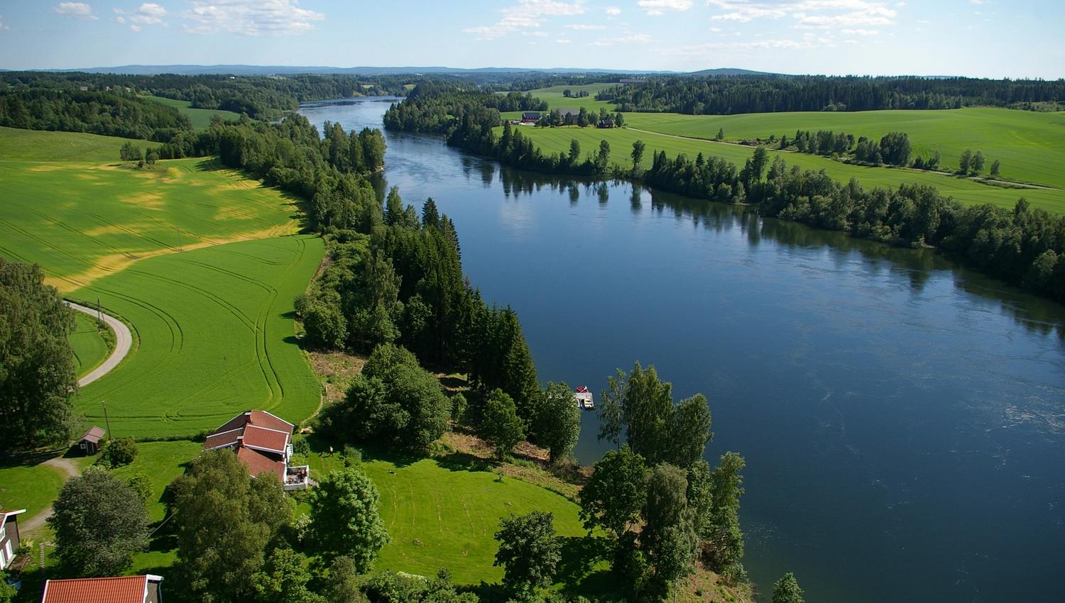 HUser gård sett fra lufta med vorma