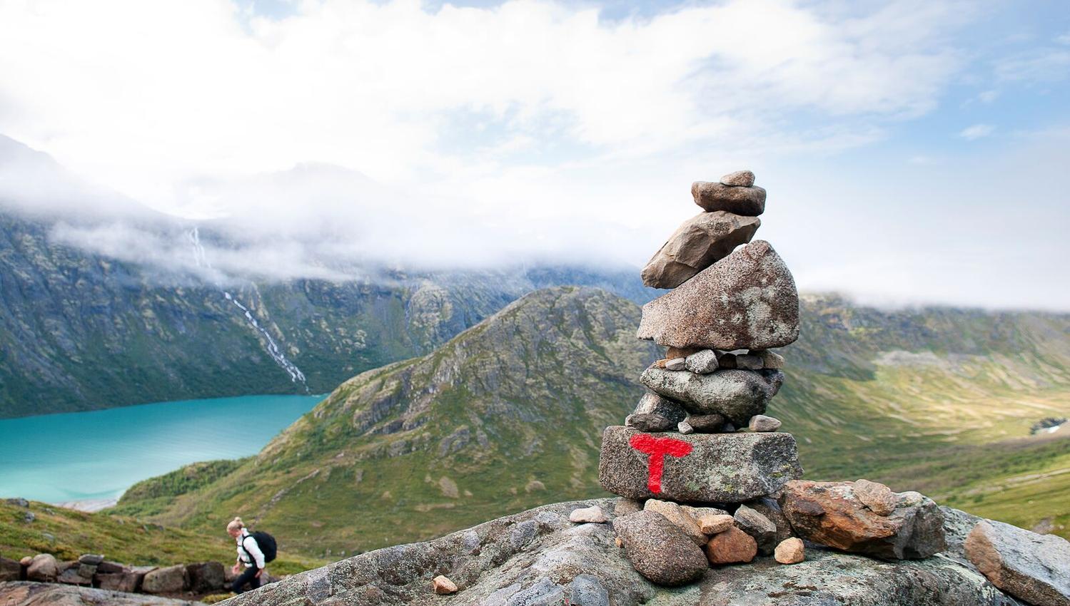 Merket DNT-sti på Besseggen.