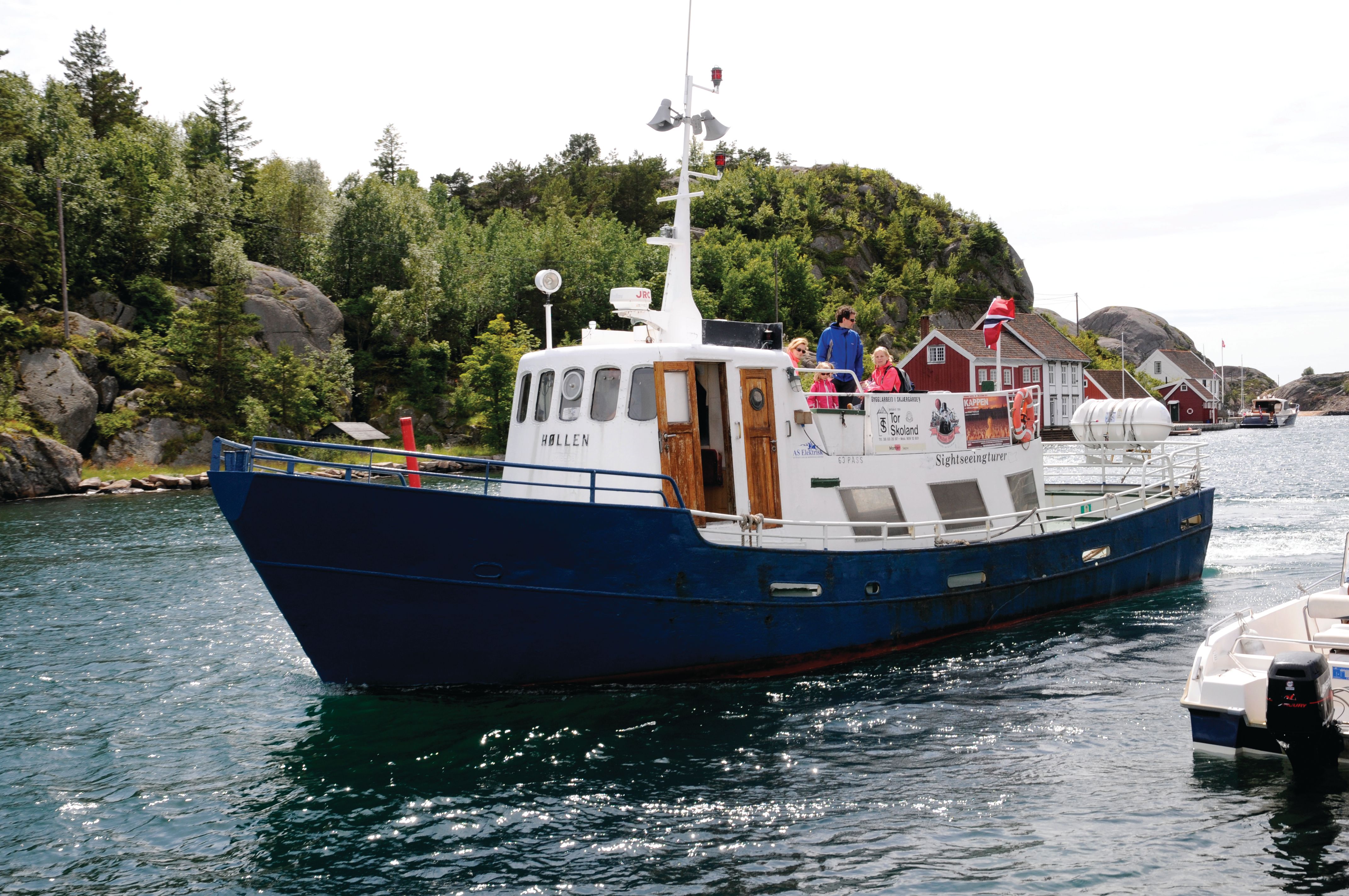 Rutebåten Høllen