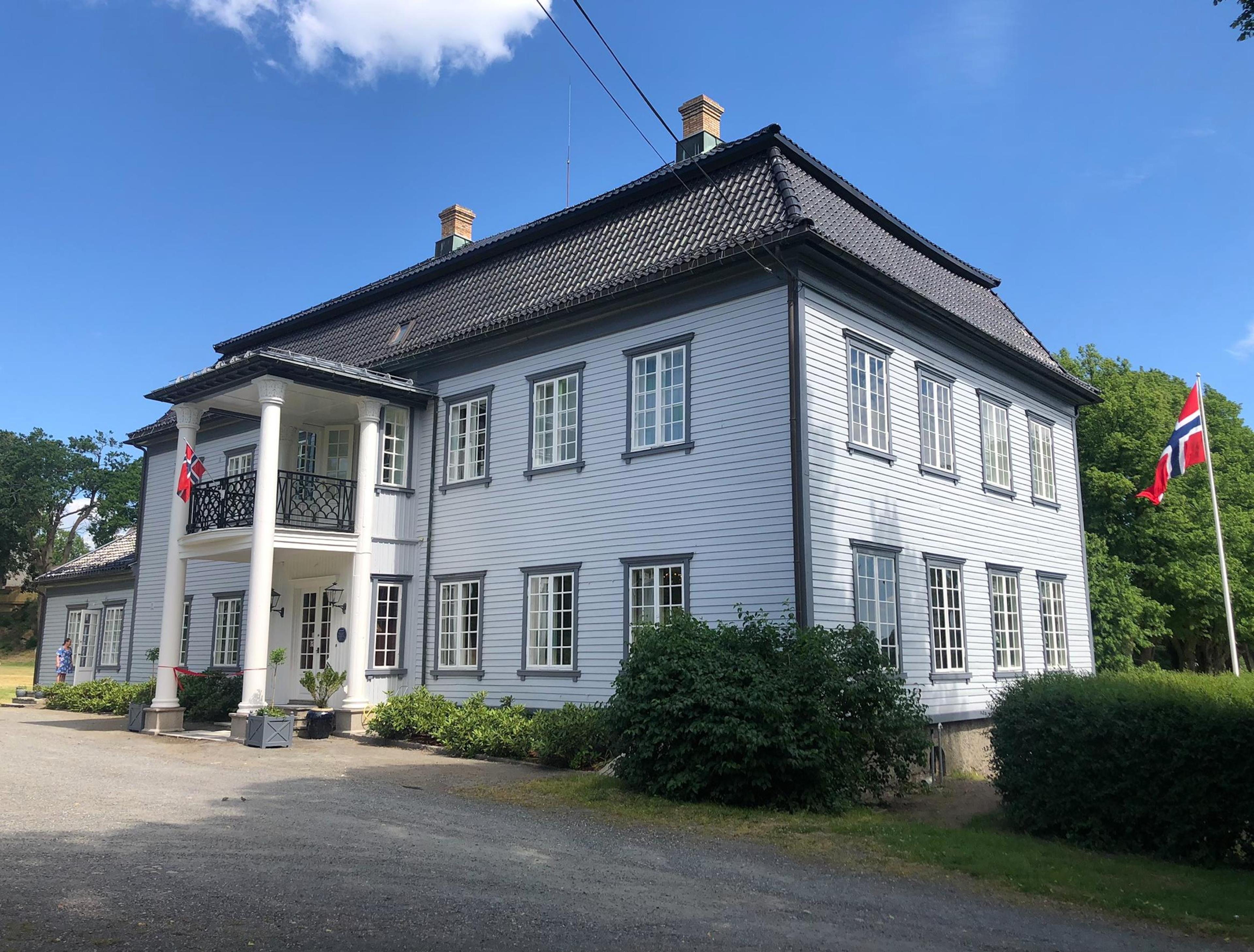 Bilde ute Thorderød ga°rd