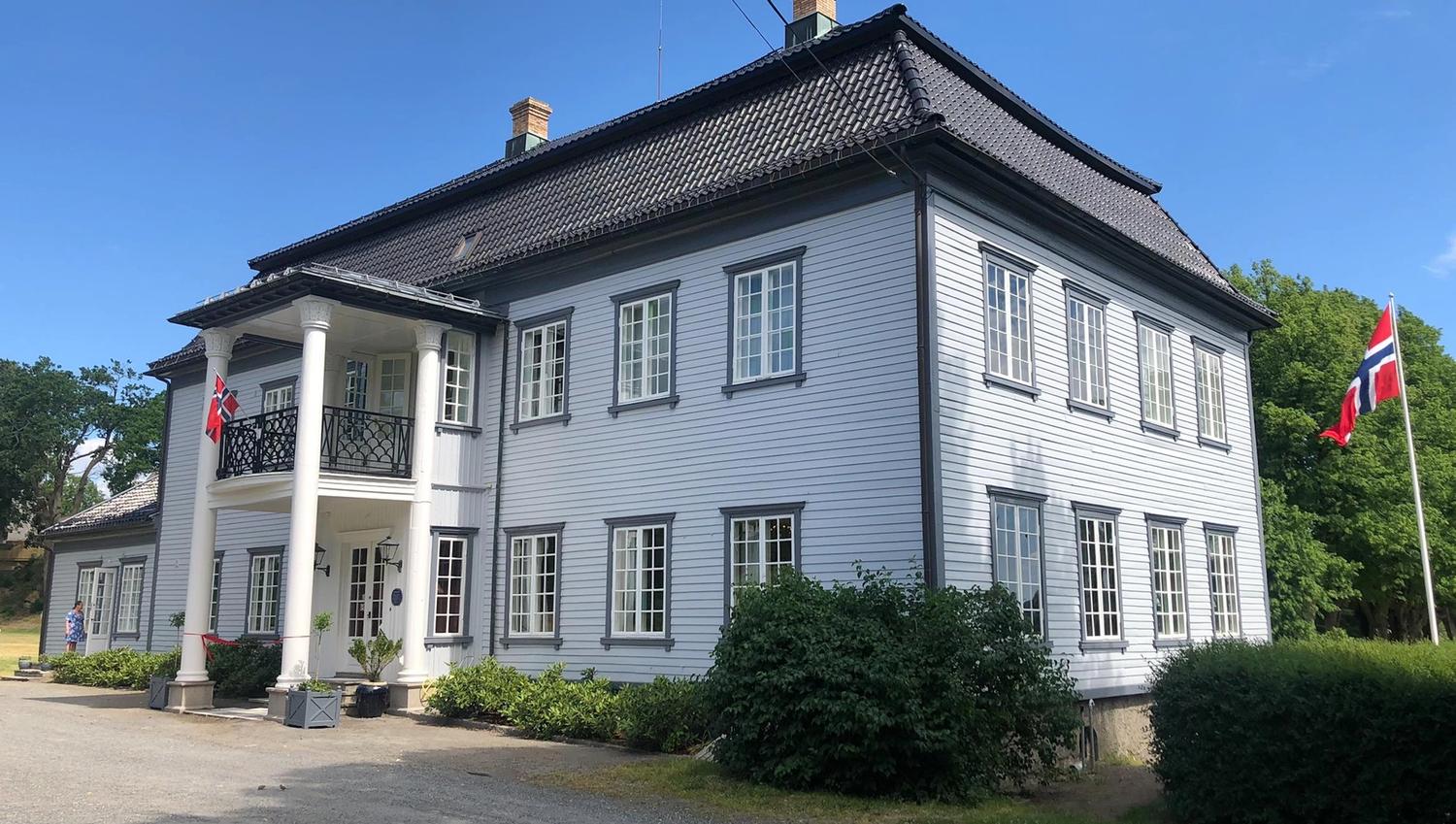 Bilde ute Thorderød ga°rd
