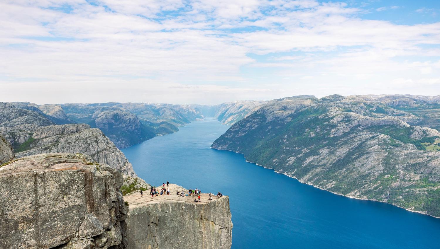 Bus to preikestolen