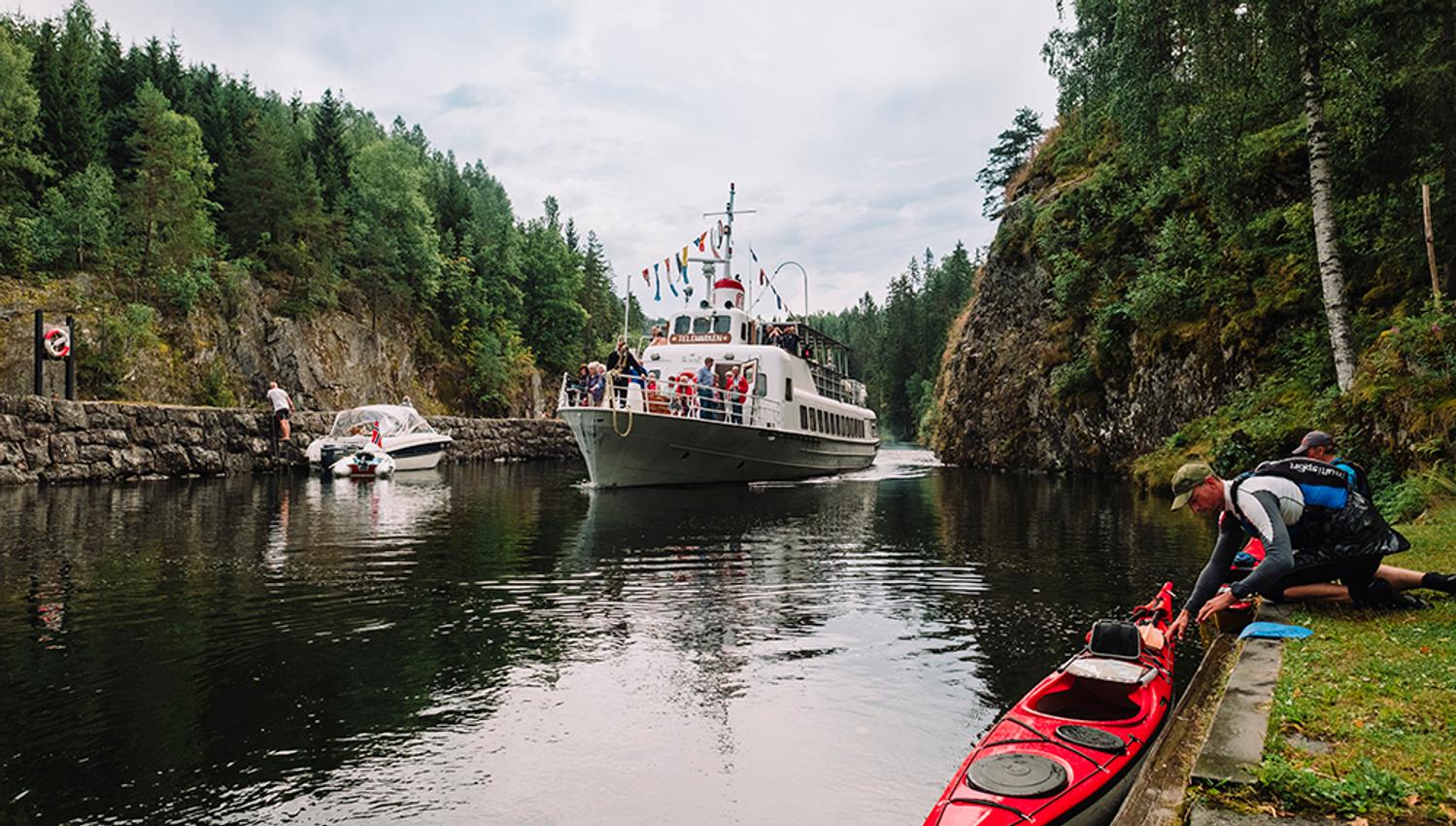 MS Telemark on the Telemark Canal with kayaker