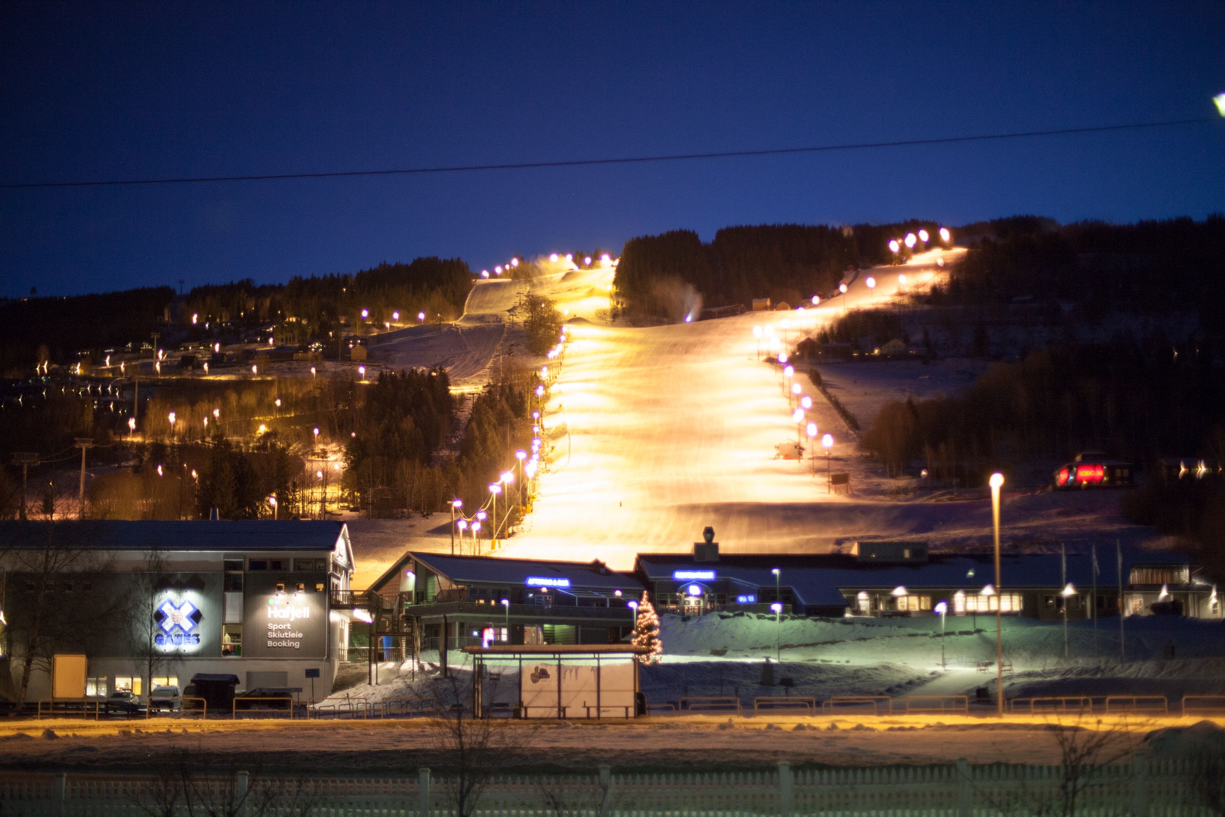 Night open downhilll ski tracks in Hafjell