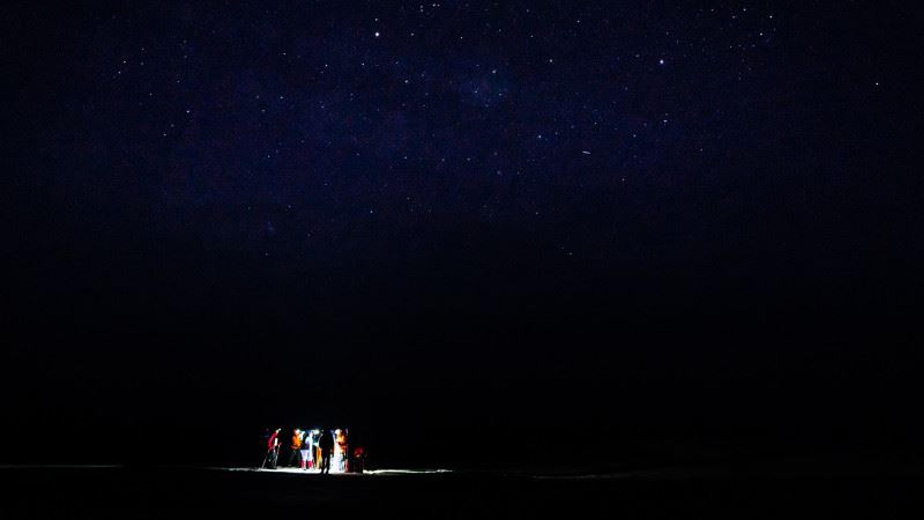 Snowshoeing, bonfire and stargazing over Voss