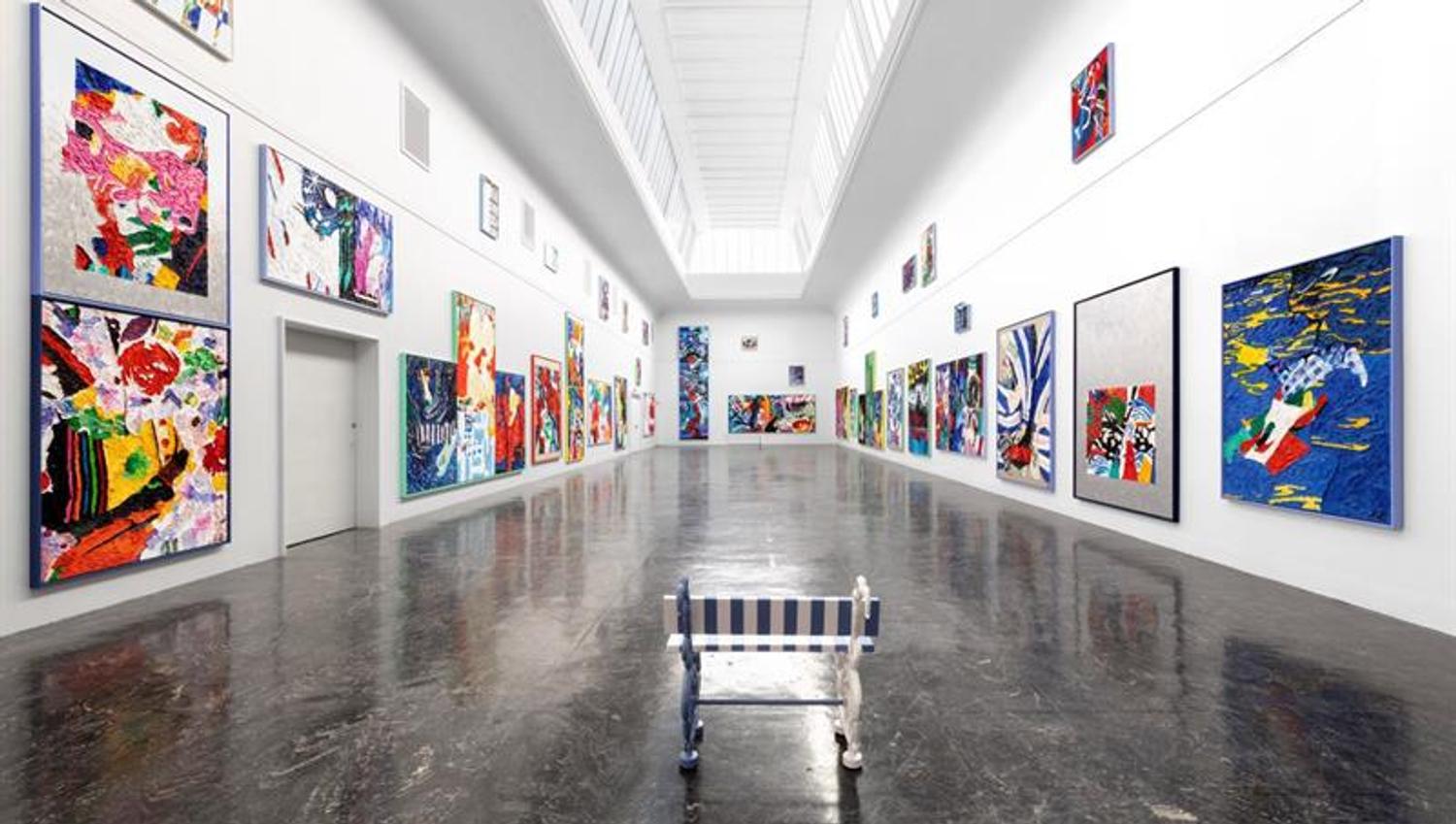 Fargerik kunst av Ida Ekblad. PIKE LÆGGER I OVNEN