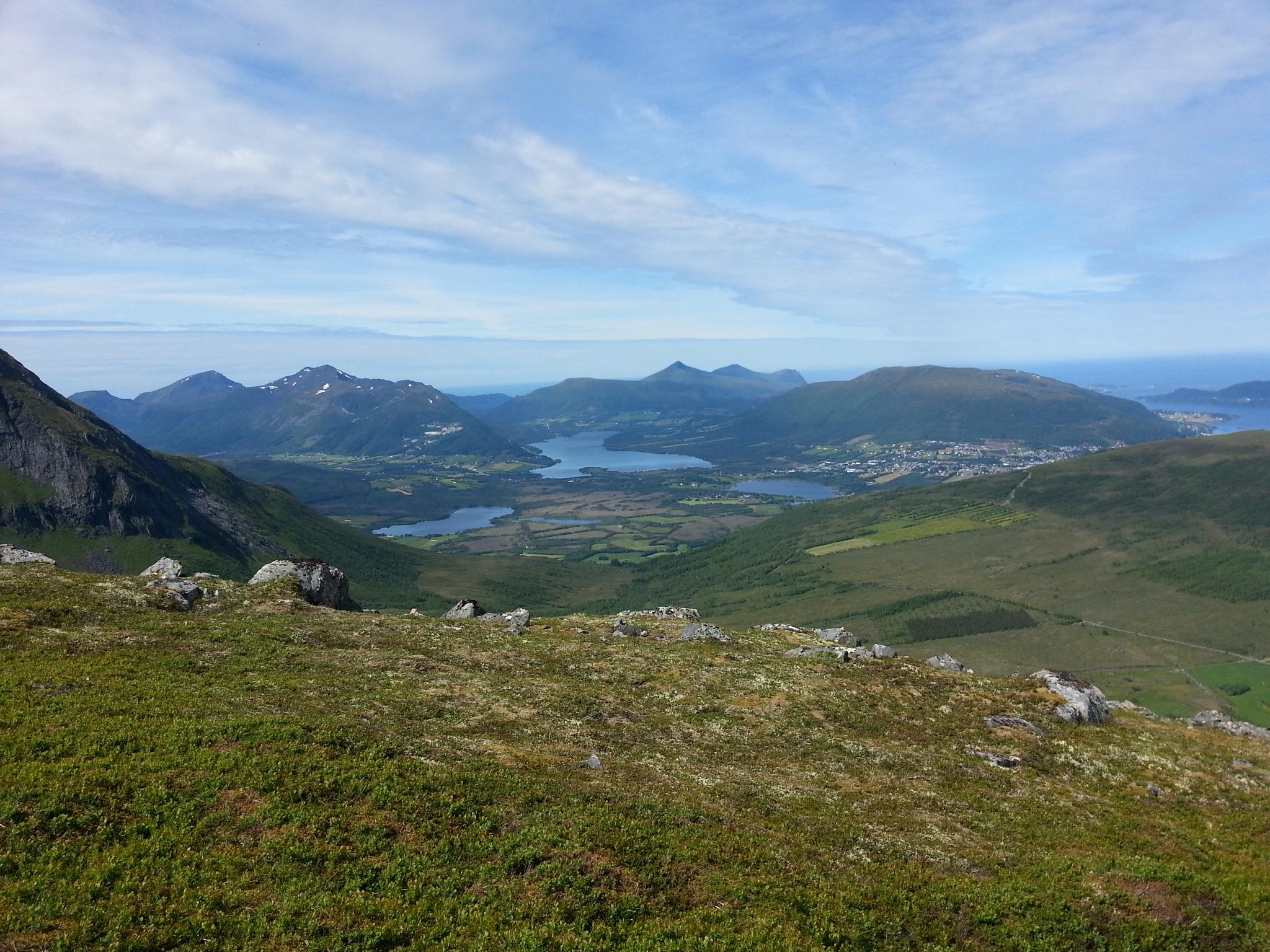 Hiking to Snøtind