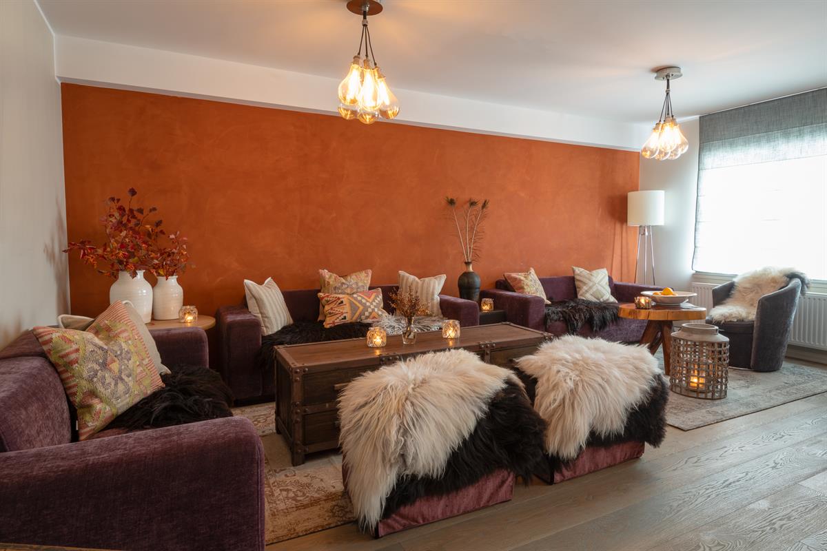 Fint interiør og hyggelig atmosfære i stuen på Skåbu Fjellhotell