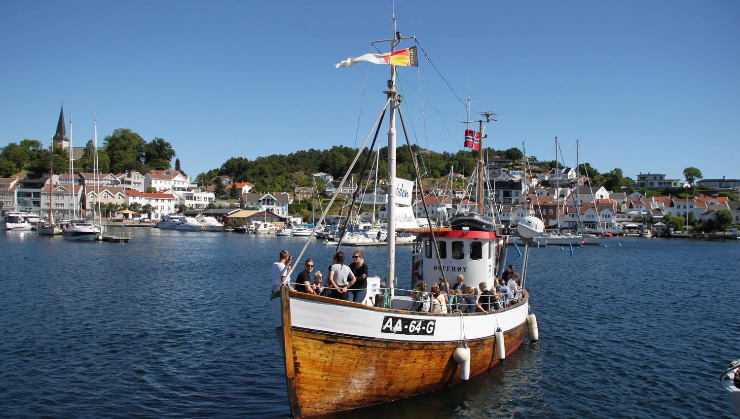 Badebåten med passasjerer.