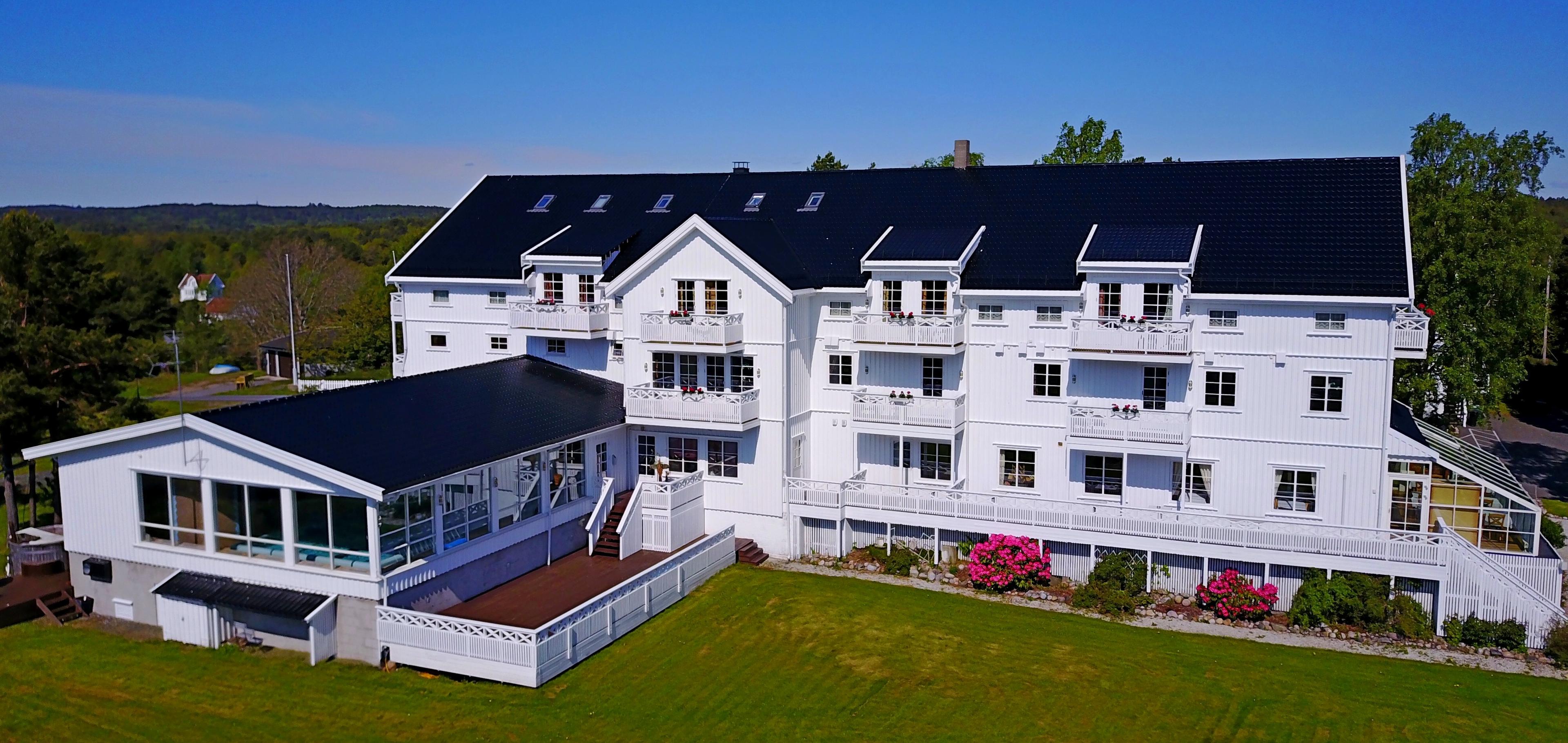 Ytre fasaden på Arendal Herregaard på Tromøy - sommeren 2017