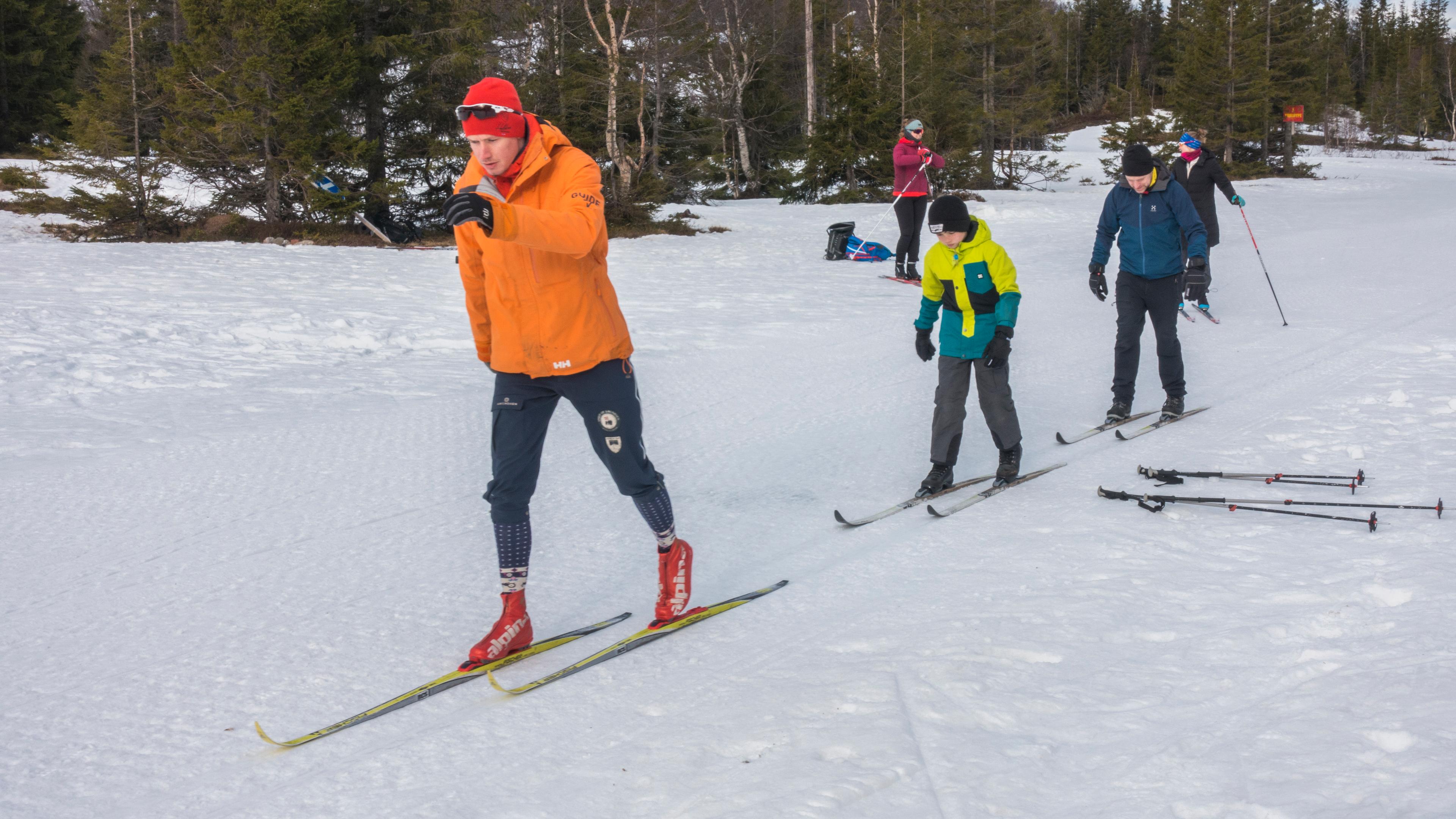 The guide teaches how to do cross country skiing