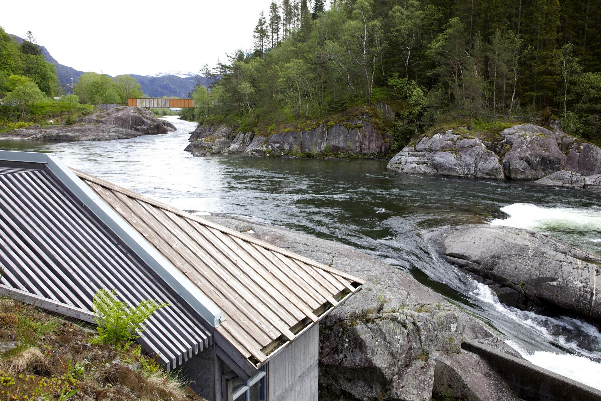 Høsebrua og Sandsfossen på Sand