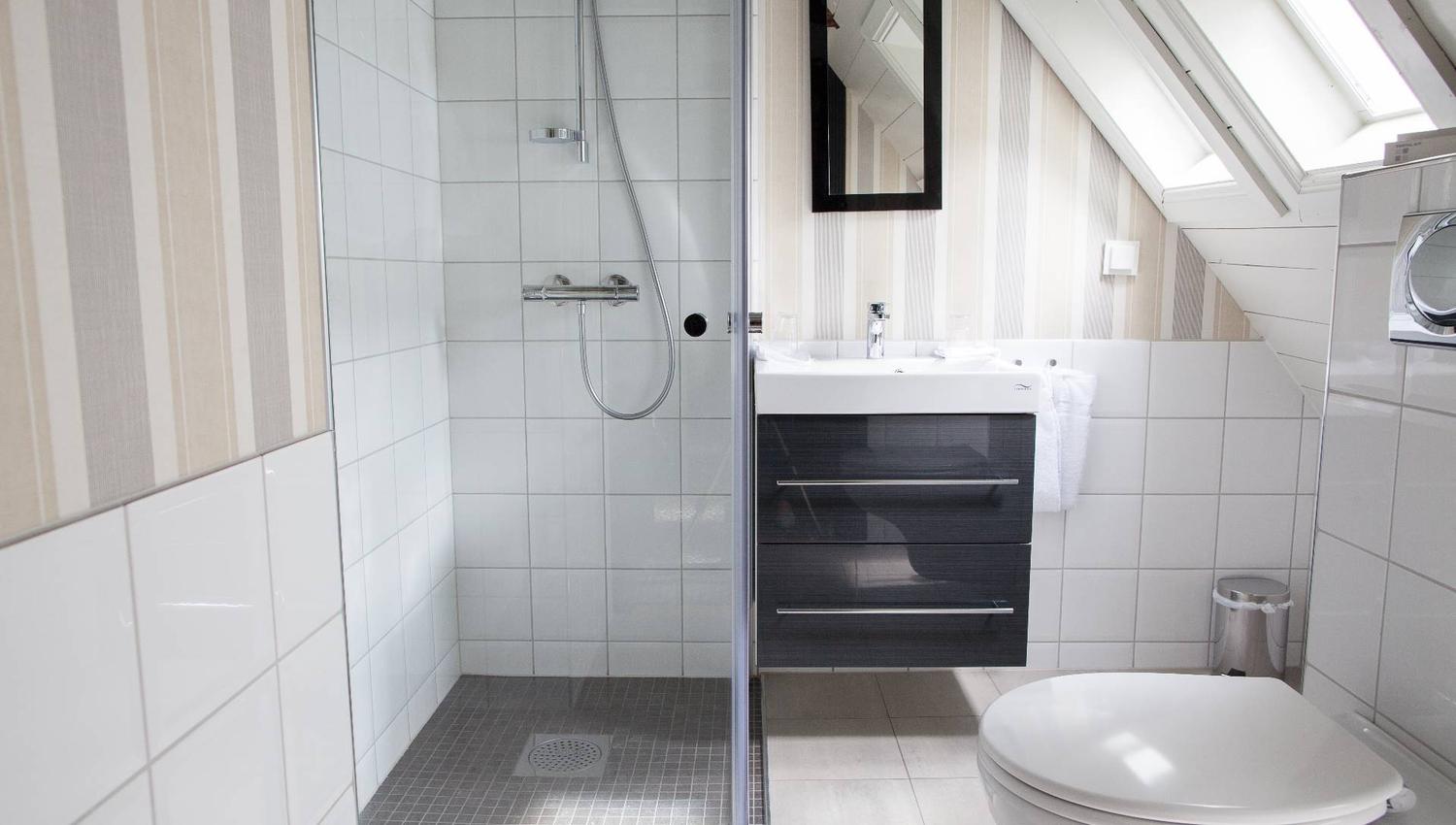 Bathroom standard room The Hanseatic Hotel