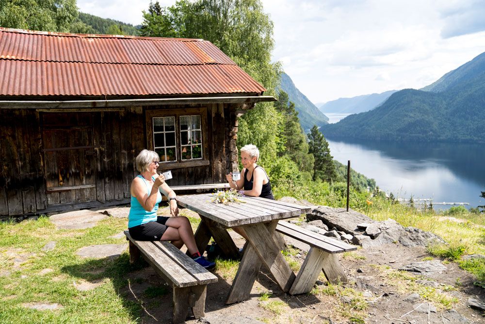Tokke_sommer_Yngve-Ask_2-damer-ruiplassen-2_1000x667