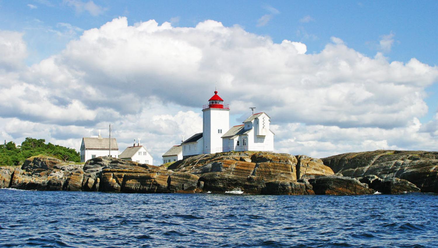 langøytangen lighthouse seen from the water